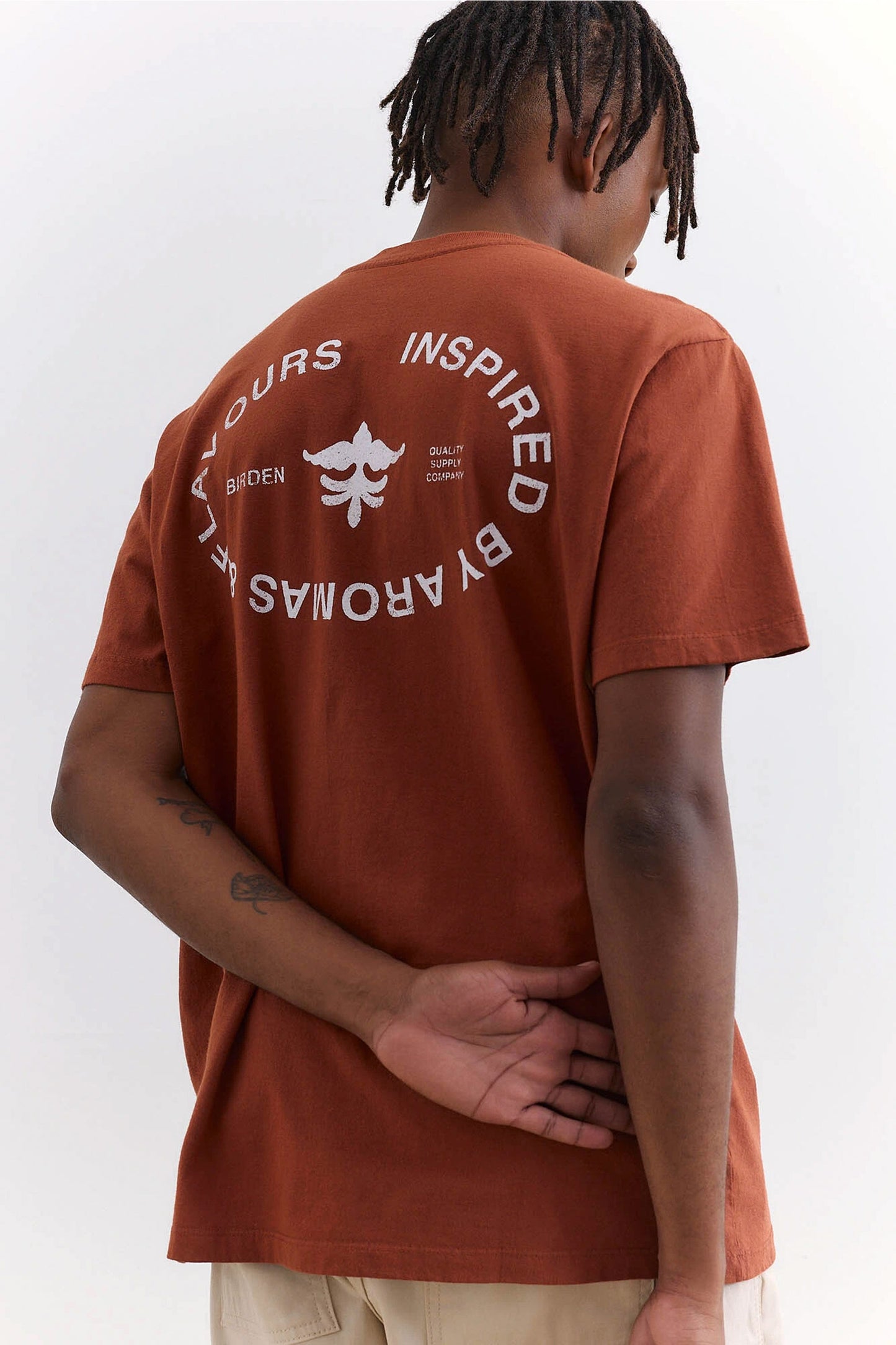 Pukas-Surf-Shop-Tee-Man-Birden-Bouclier-Terre-Brown