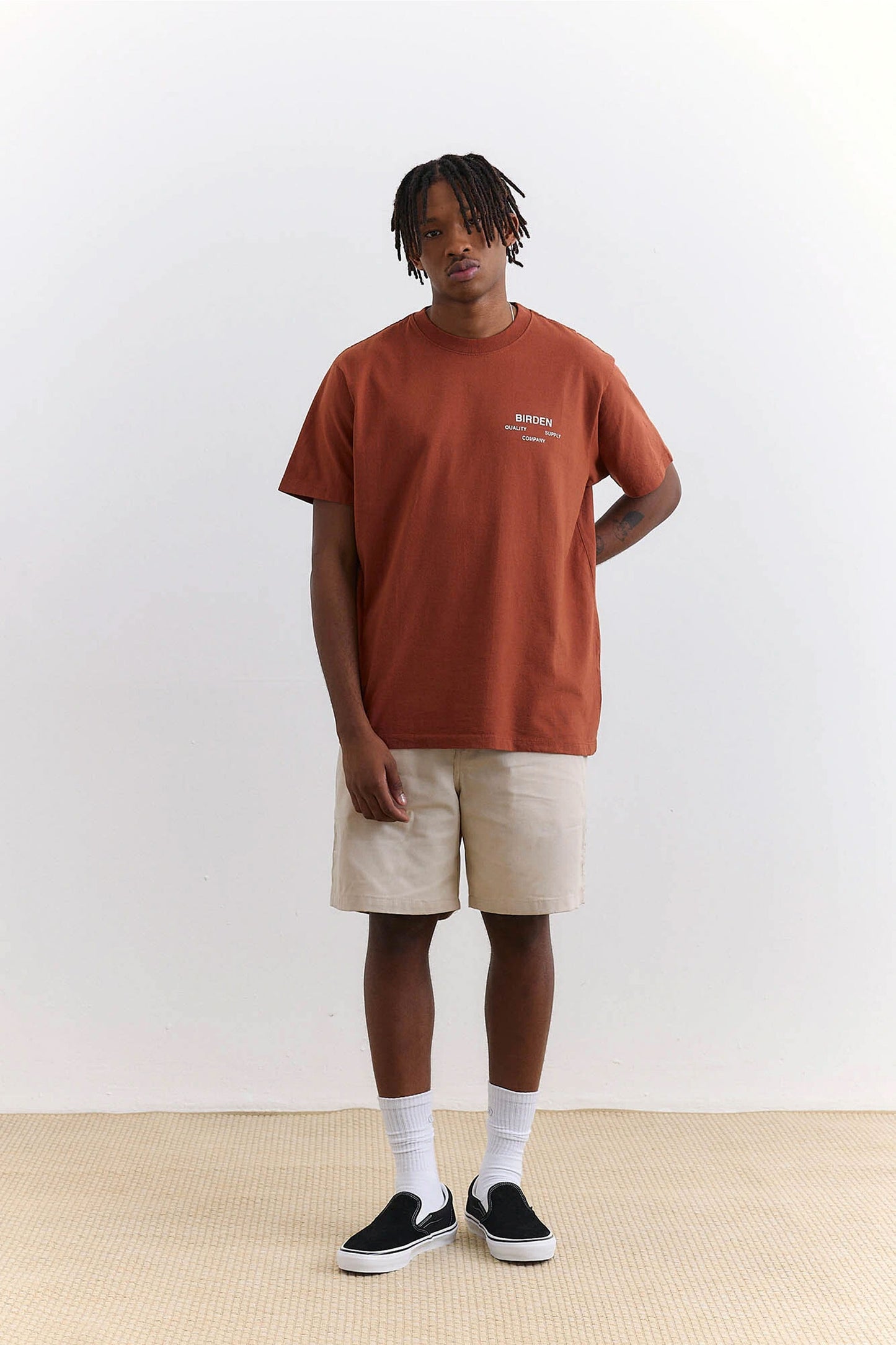 Pukas-Surf-Shop-Tee-Man-Birden-Bouclier-Terre-Brown