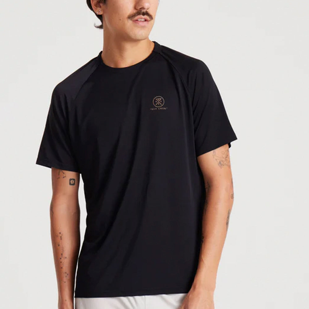 Pukas-Surf-Shop-Tee-Man-Roark-Alta-Elite-Black