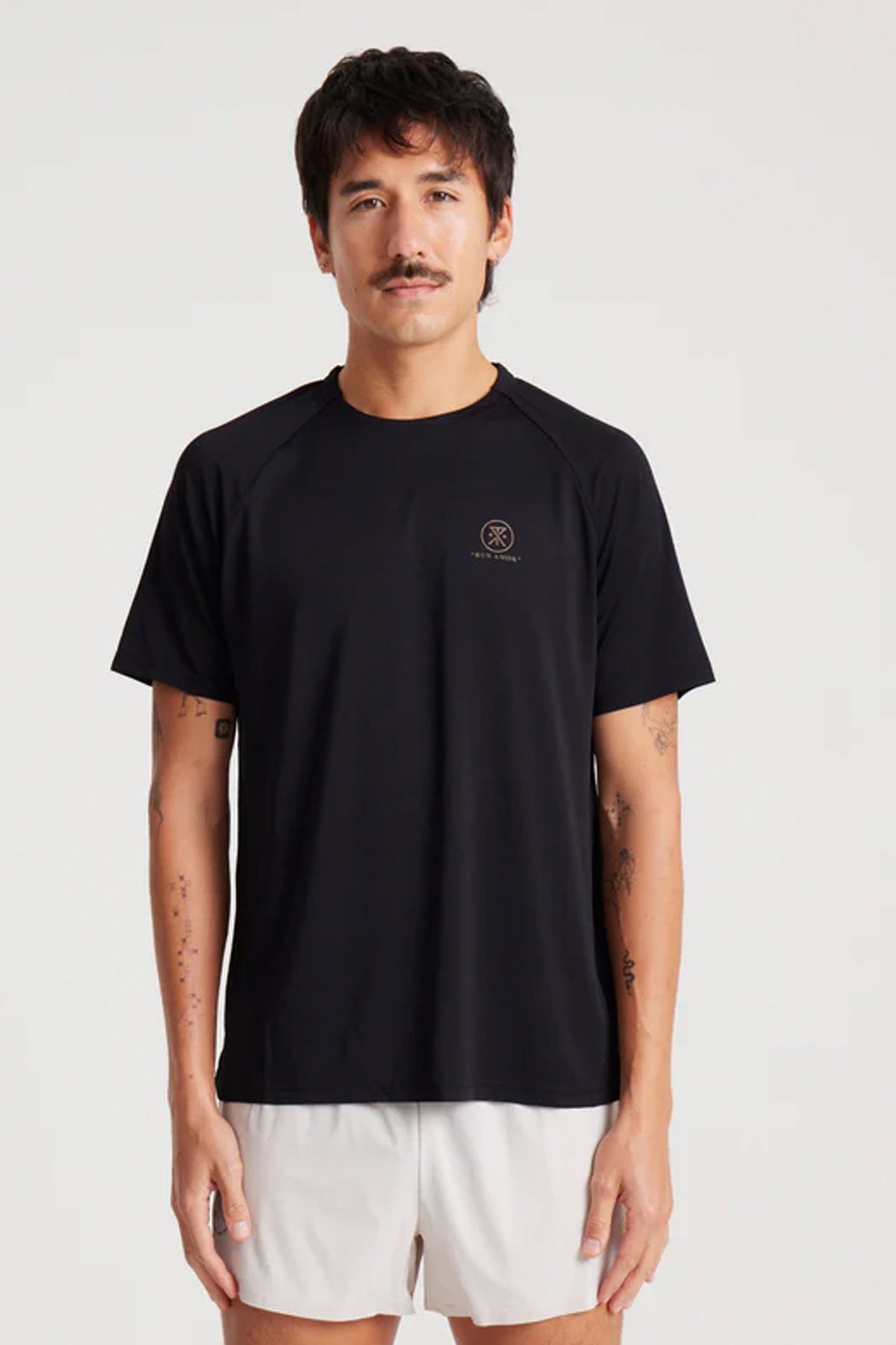 Pukas-Surf-Shop-Tee-Man-Roark-Alta-Elite-Black