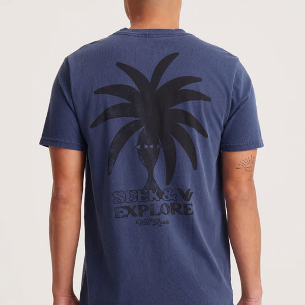 
                      
                        Pukas-Surf-Shop-Tee-Man-Roark-Seek-Blue
                      
                    