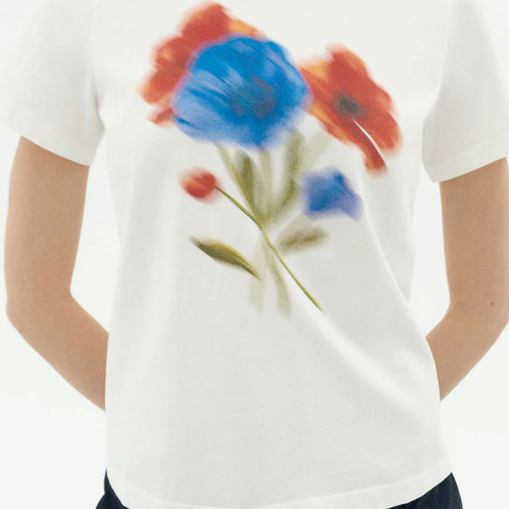 
                      
                        Pukas-Surf-Shop-Tee-Thinking-Mu-Blurry-Flowers-White
                      
                    