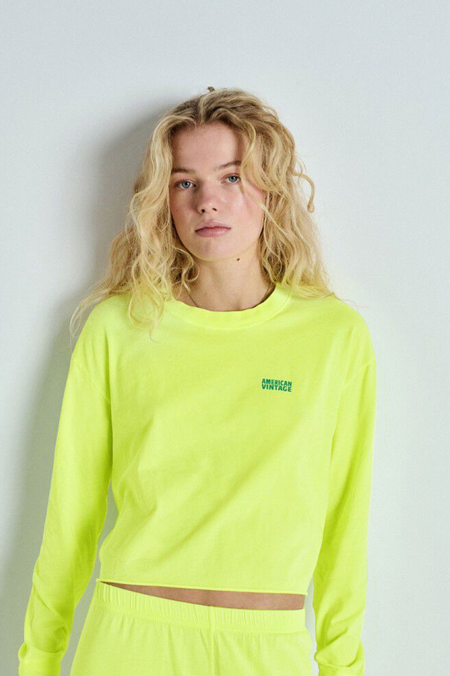 Pukas-Surf-Shop-Tee-Woman-American-Vintage-Pymaz-Yellow