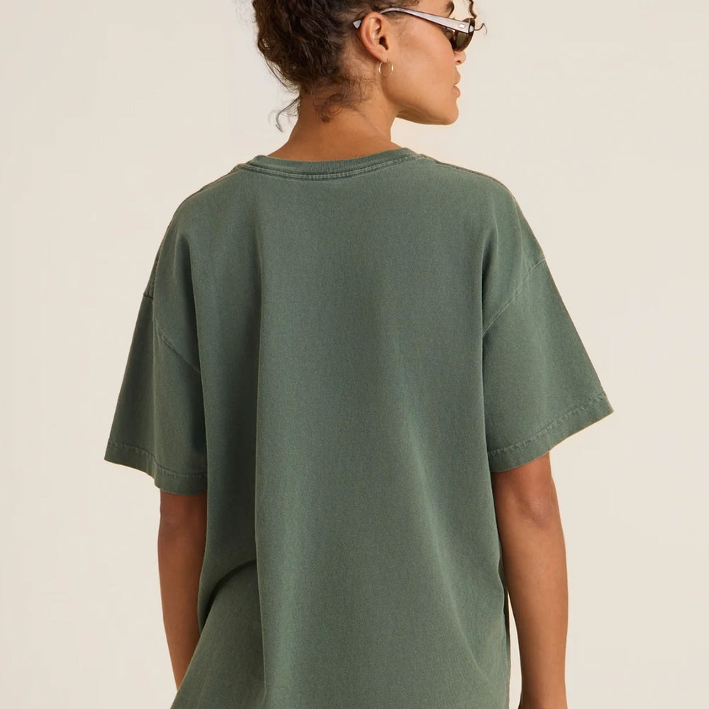 
                      
                        Pukas-Surf-Shop-Tee-Woman-Roark-Gnarway-Oversized-Green
                      
                    