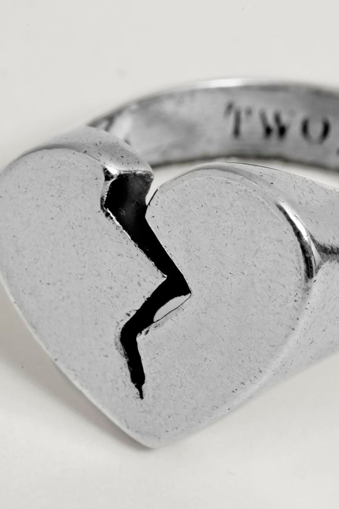 
                  
                       Pukas-Surf-Shop-TwoJeys-Jewellery-Broken-Heart-Ring-Silver
                  
                