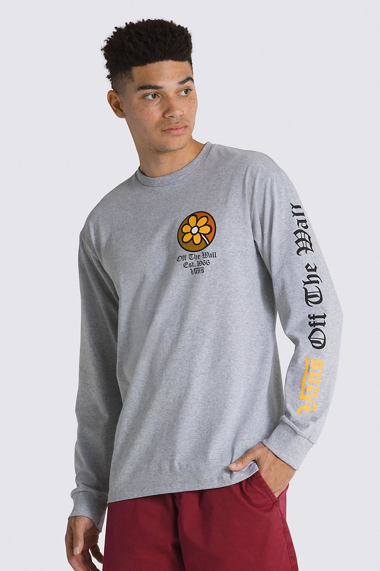 Pukas-Surf-Shop-Vans-man-tee-old-english-floral-logo-long-sleeve
