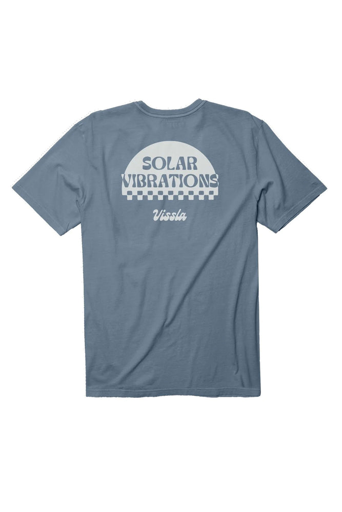 Pukas-Surf-Shop-Vissla-man-tee-solar-vibrations-faded-denim