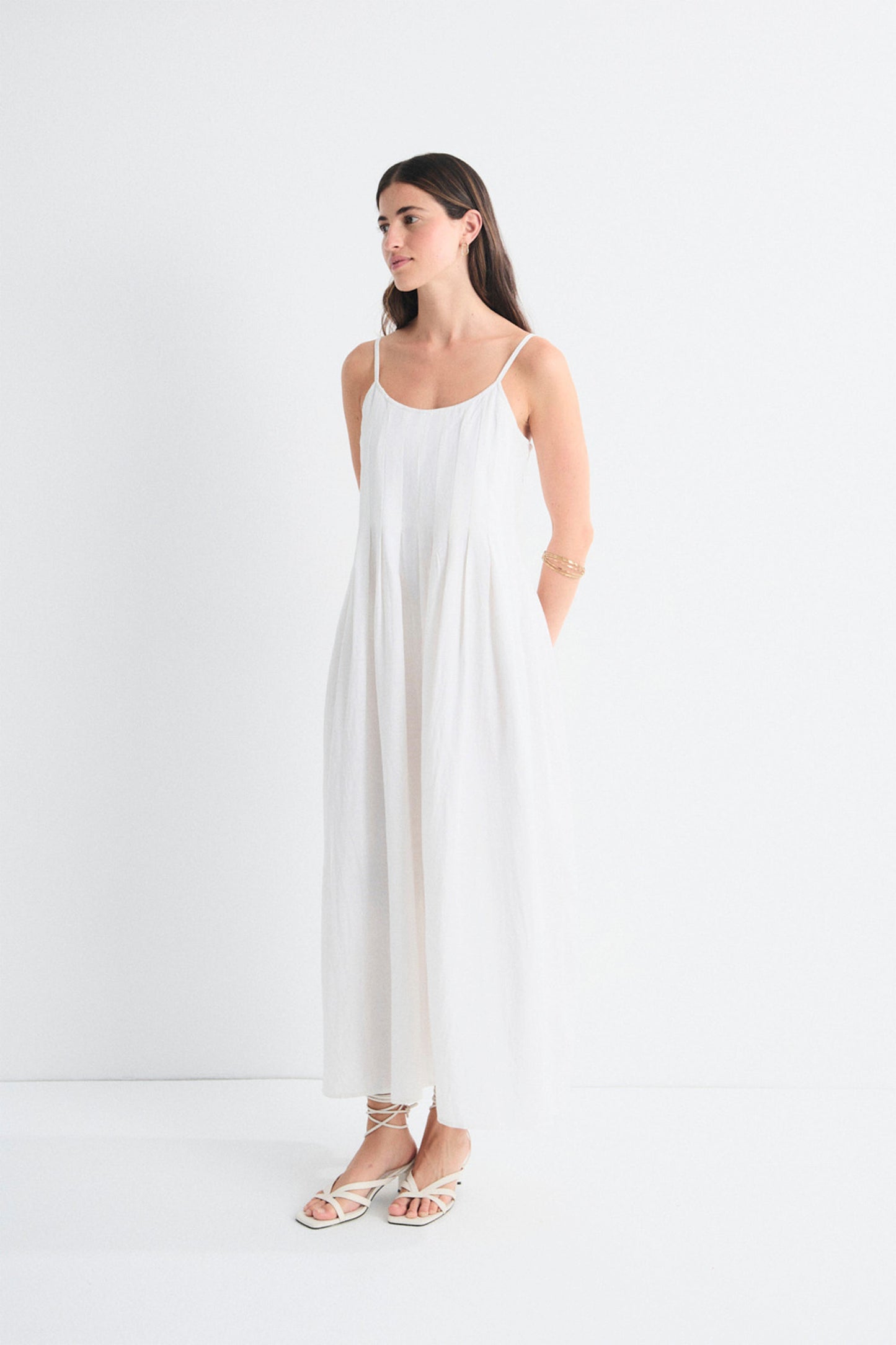 MUS & BOMBON Soleil dress in blanco white - pleated midi dress