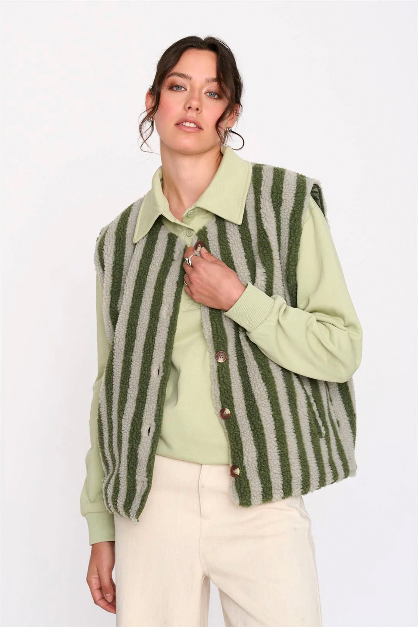 24COLOURS Green Vest - front view with structured fit