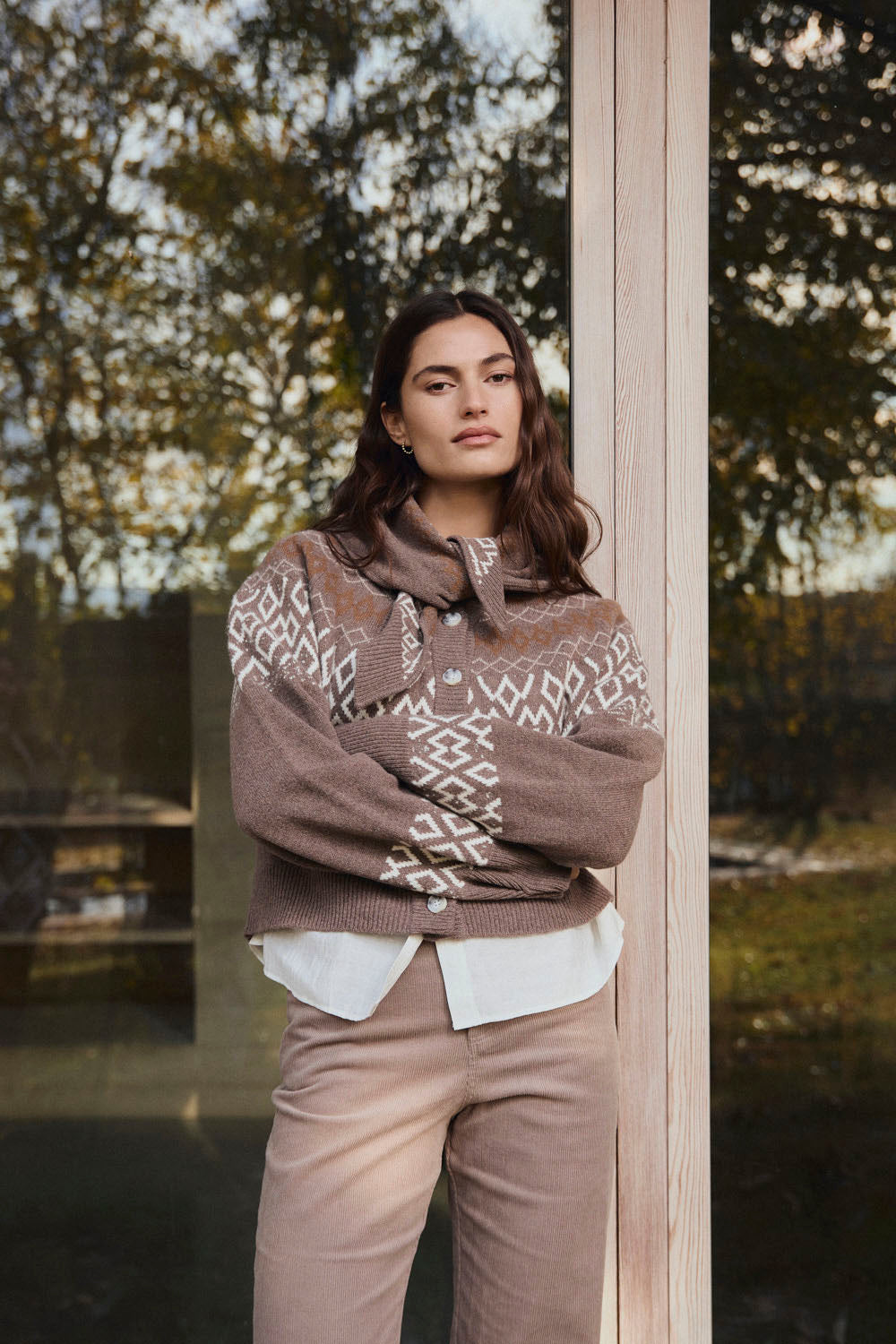 Mus & Bombón Bloom Cardigan brown jacquard knit women's cardigan — relaxed fit, available at Pukas Surf Shop
