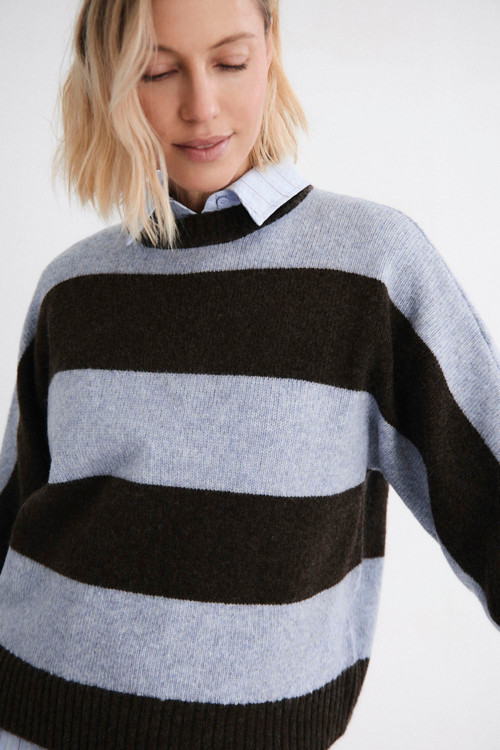 Mus & Bombón Faeri Sweater chocolate & blue striped knit women's sweater — relaxed crew-neck, available at Pukas Surf Shop
