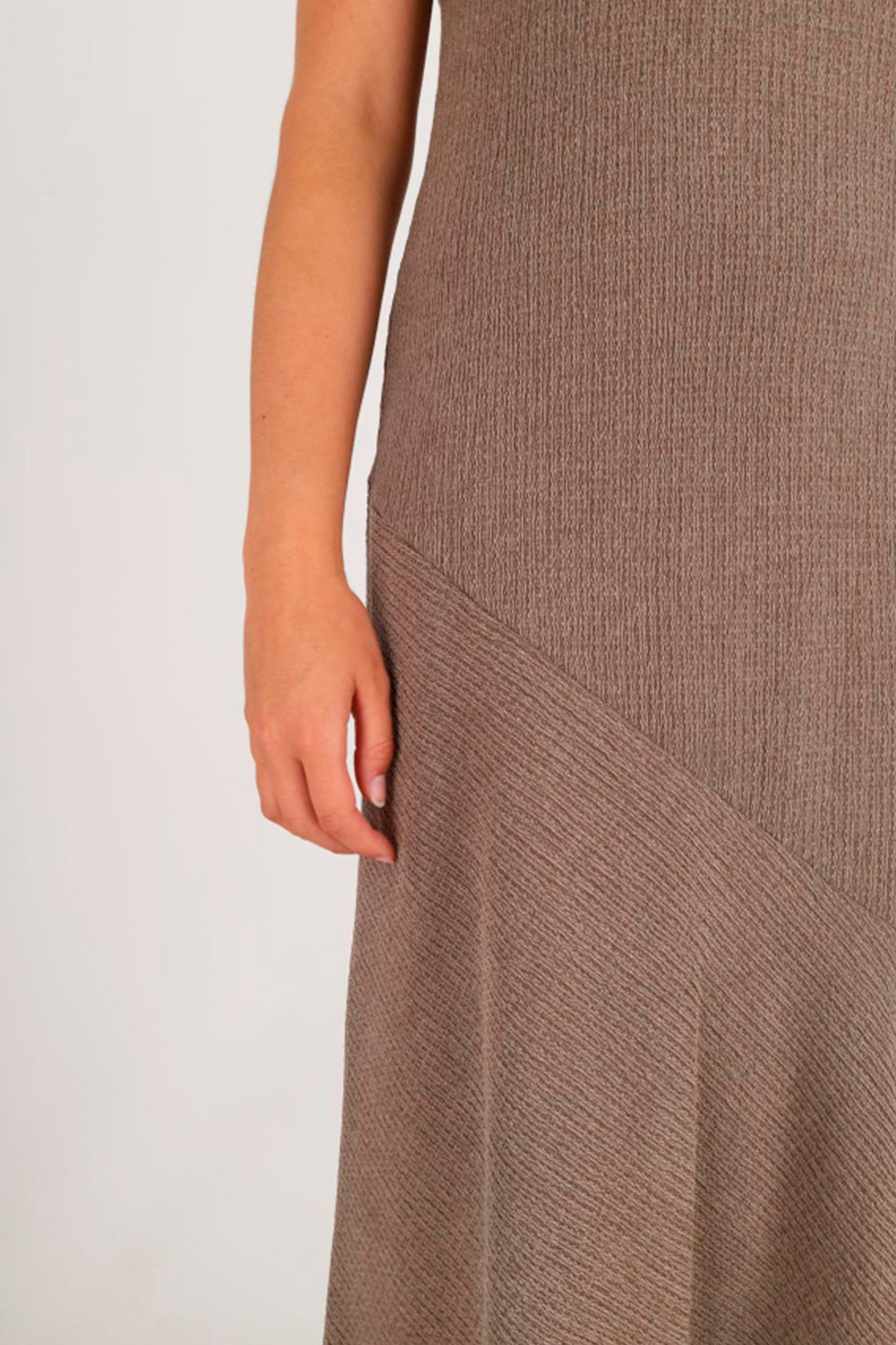 MUS & BOMBON Liora brown crinkled fabric dress for women - V-neckline front view at Pukas Surf Shop