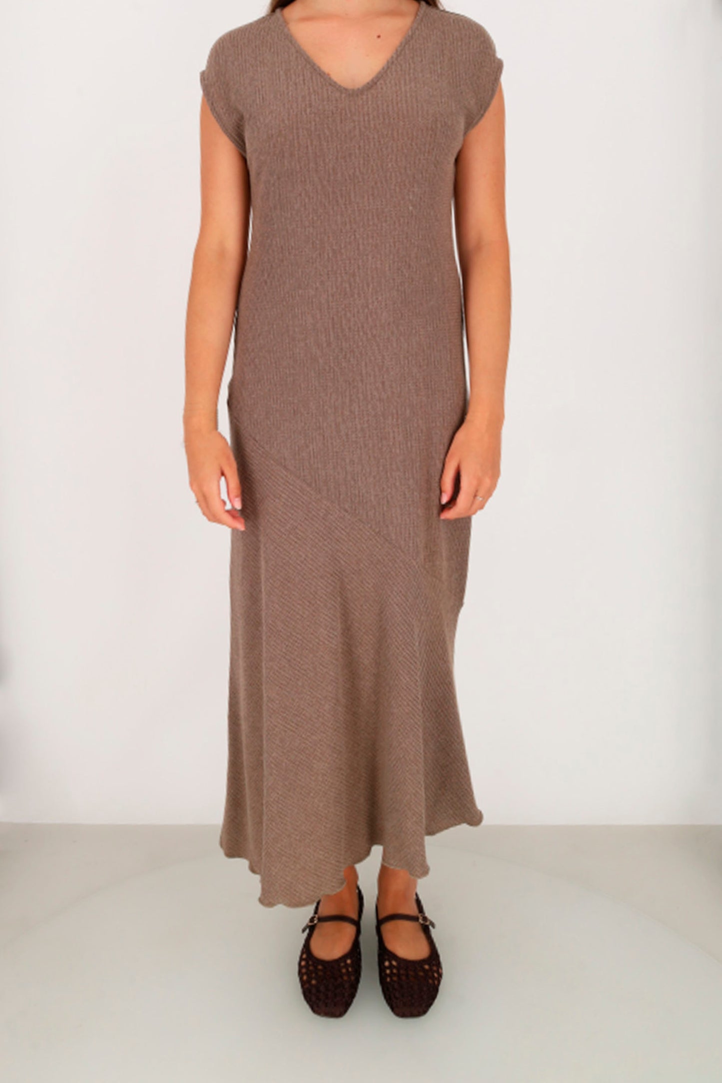 MUS & BOMBON Liora brown crinkled fabric dress for women - V-neckline front view at Pukas Surf Shop