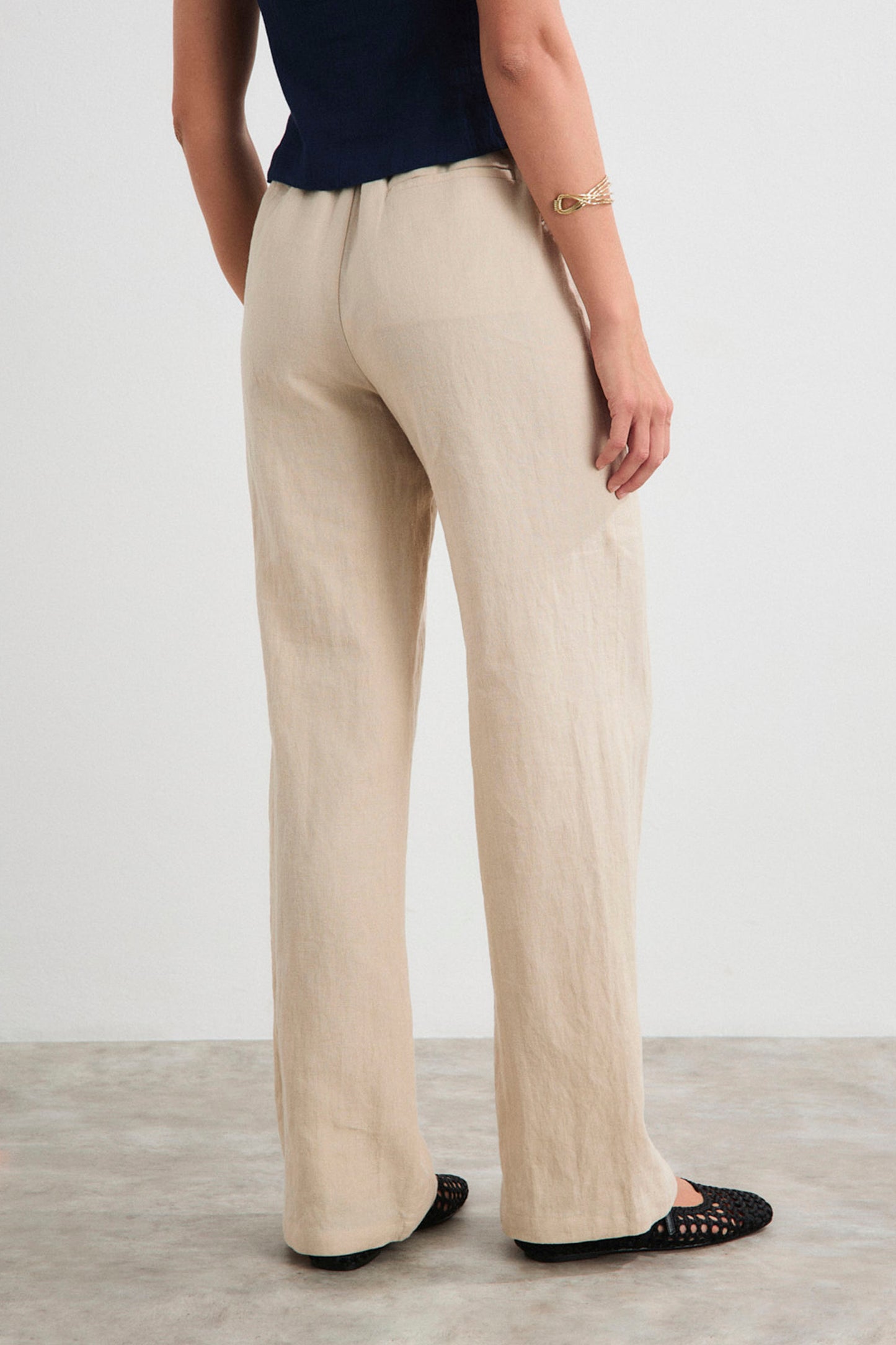 MUS & BOMBON Akira beige wide-leg pants - back view showing elastic waistband and sophisticated tailoring