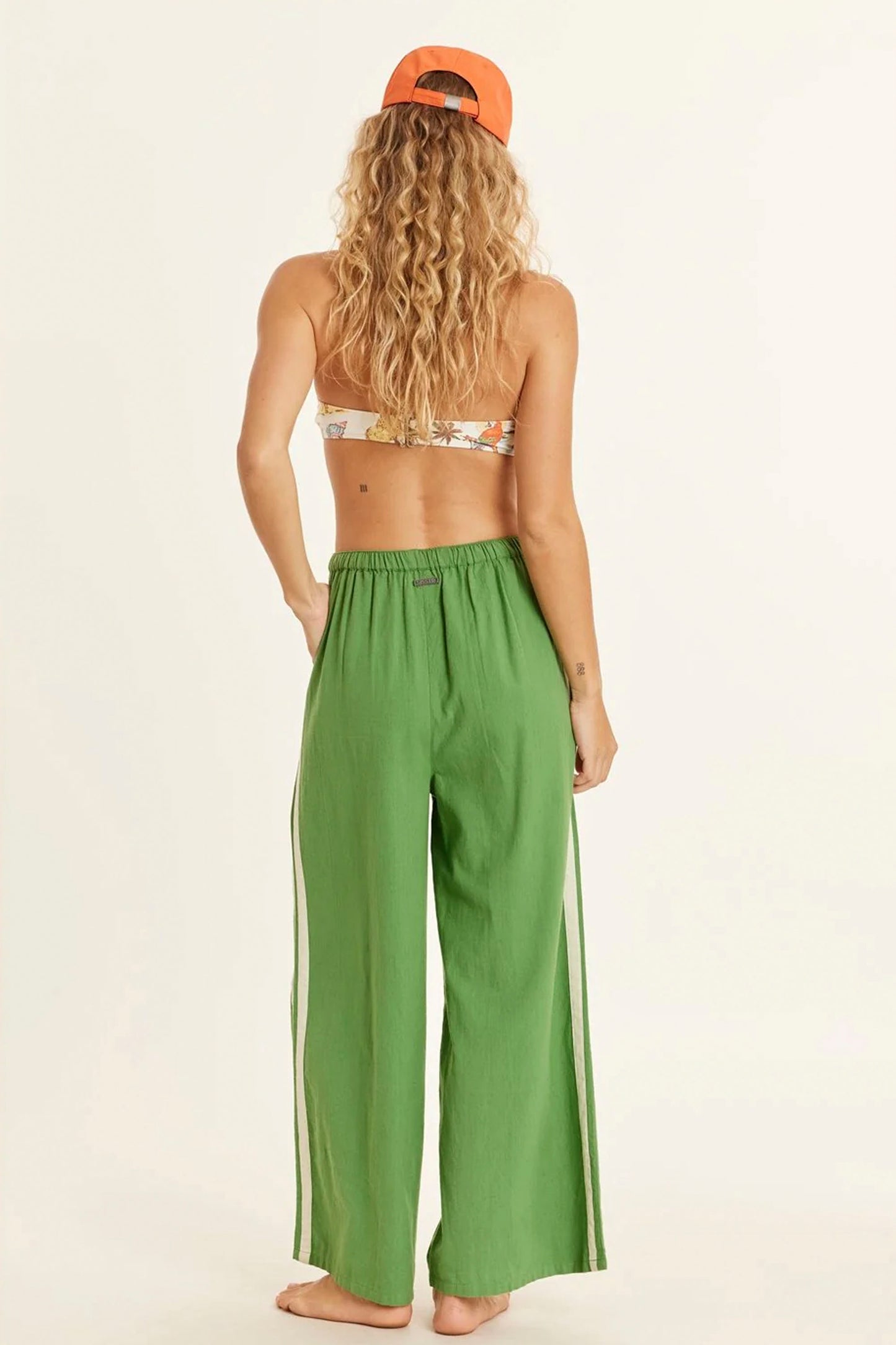 Sisstrevolution Pukas Surf Shop Walk The Line Pant palm green relaxed beach trousers