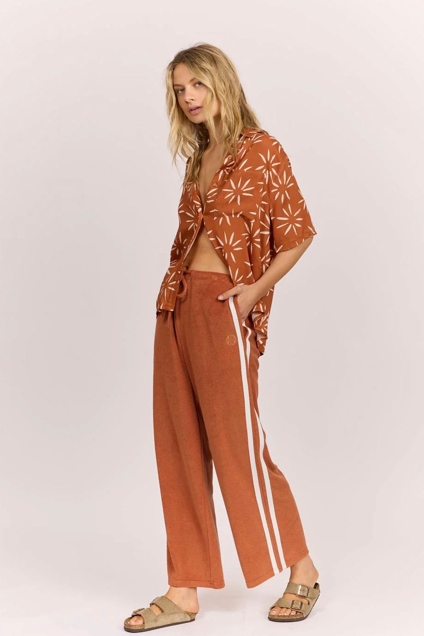 Pukas Surf Shop Sisstrevolution Palmers Pant terracotta terry-fleece wide-leg relaxed fit”