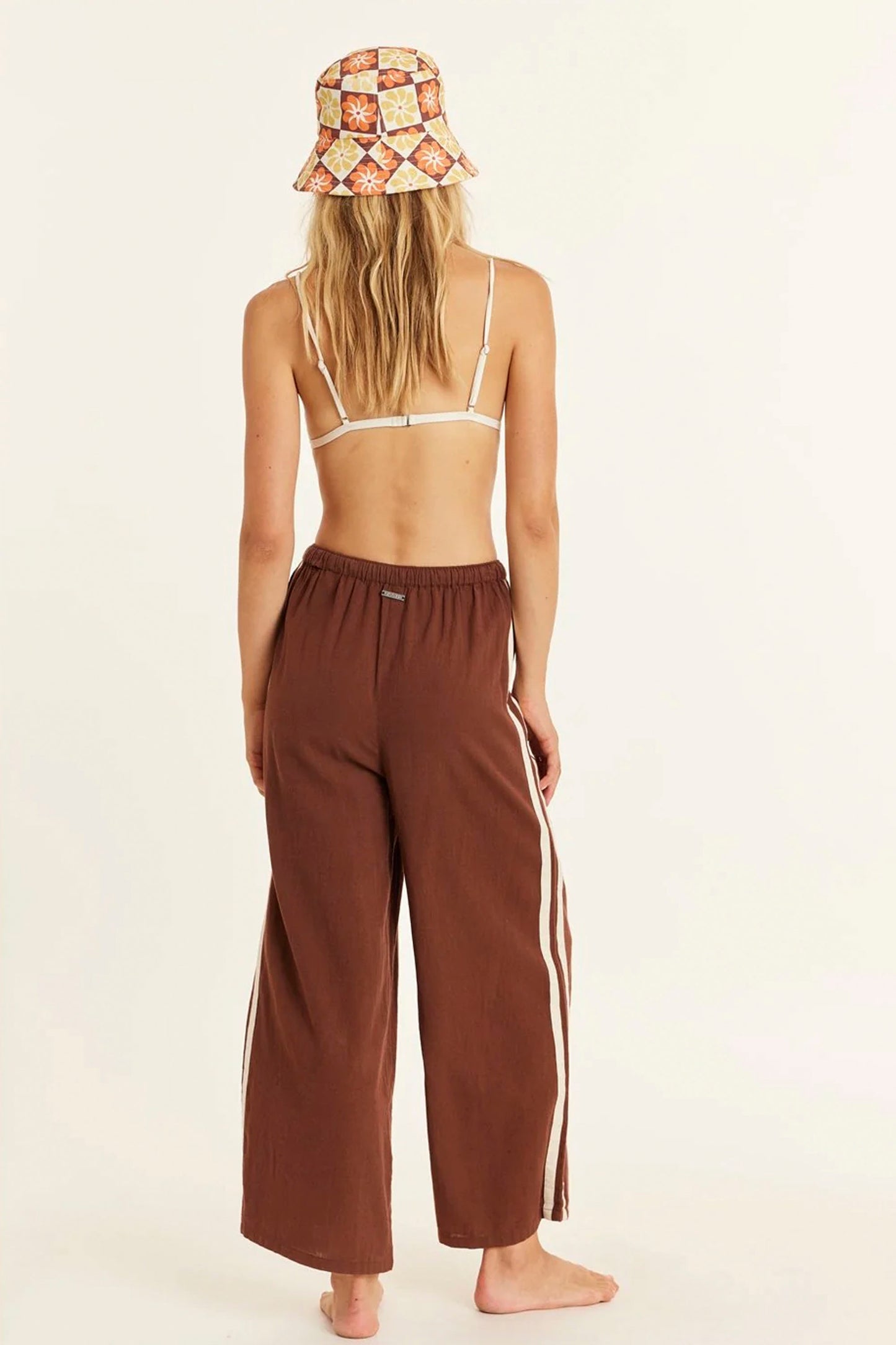 Pukas Surf Shop Sisstrevolution Walk The Line Pant espresso brown relaxed beach-to-city style