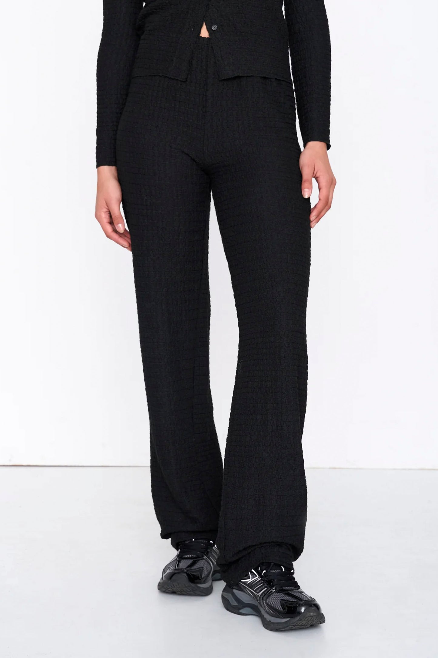 Pukas Surf Shop 24 colours black tailored pants relaxed silhouette minimal style