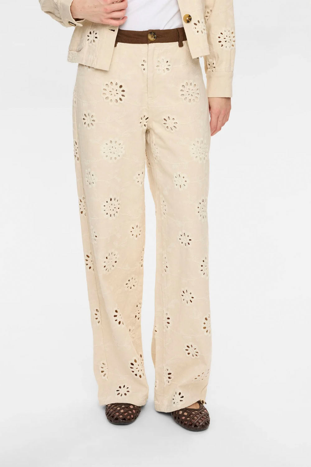 NÜMPH Nuenora Pants in Irish Cream – women's fluid wide-leg trousers in warm cream, available at Pukas Surf Shop
