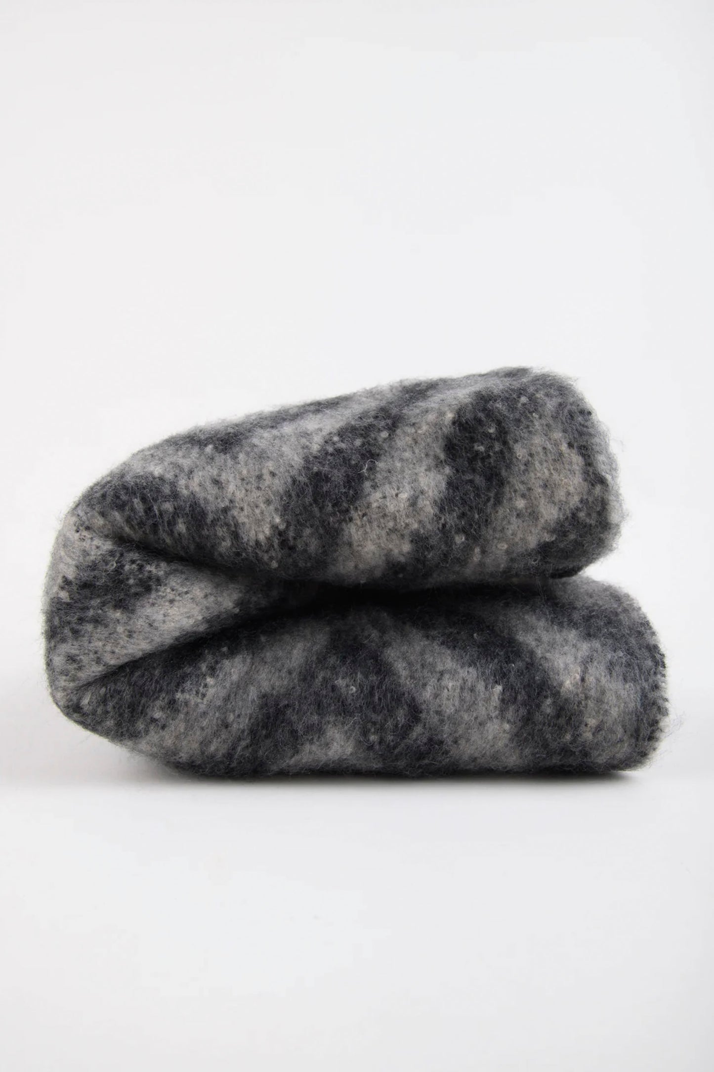 24 Colours Pukas Surf Shop patterned scarf with bold print and cozy texture