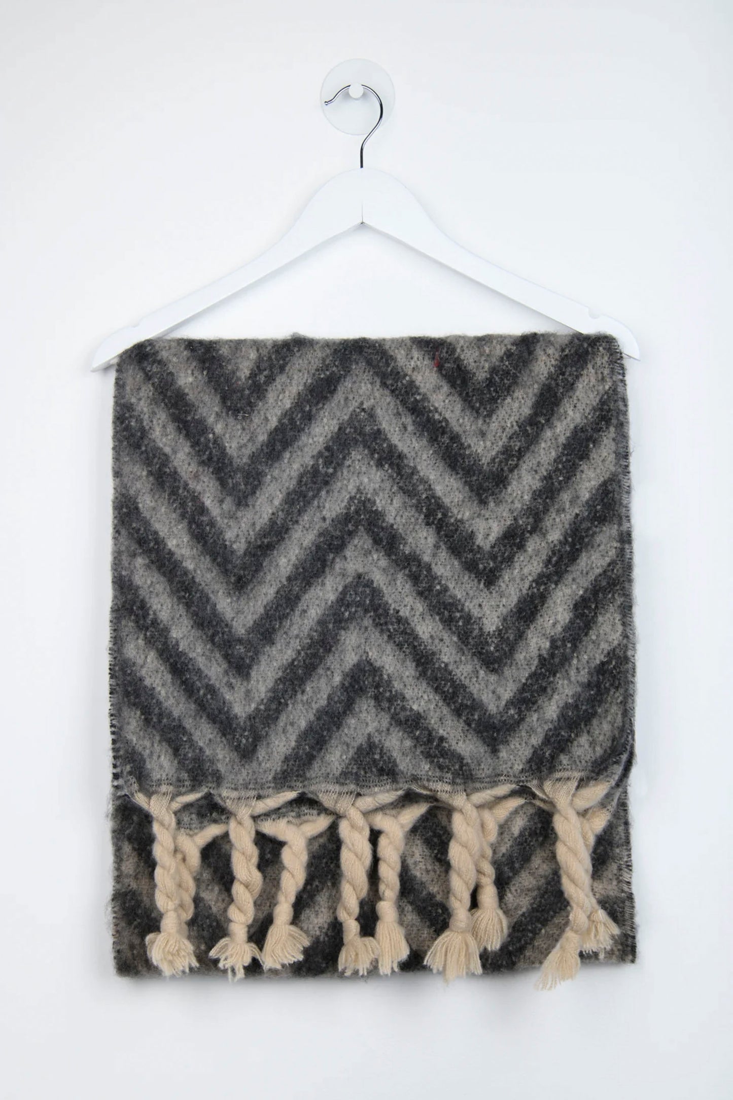 24 Colours Pukas Surf Shop patterned scarf with bold print and cozy texture