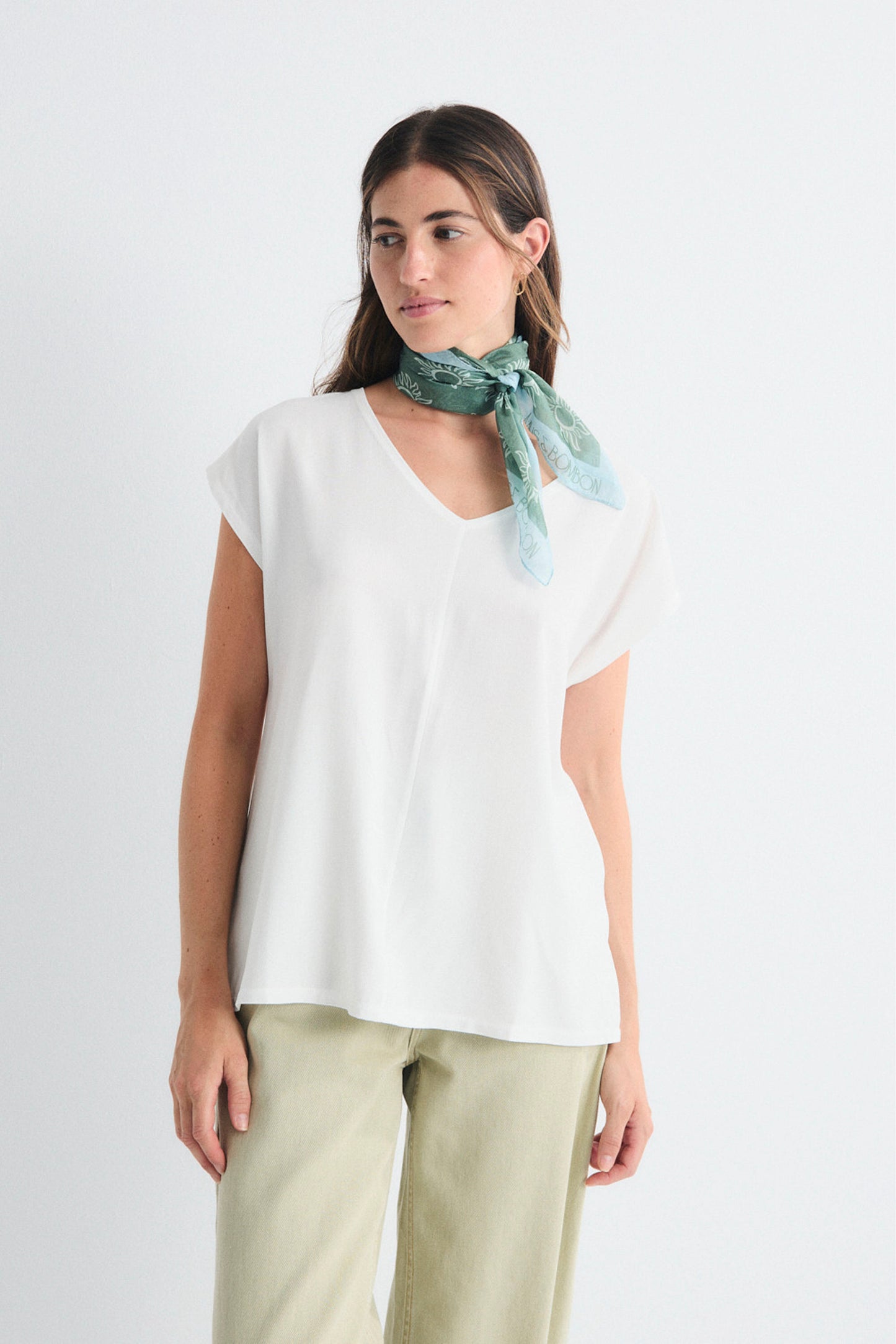 Pukas Surf Shop – Women's Mus & Bombon Kinic Light Scarf in Verde green, styled view