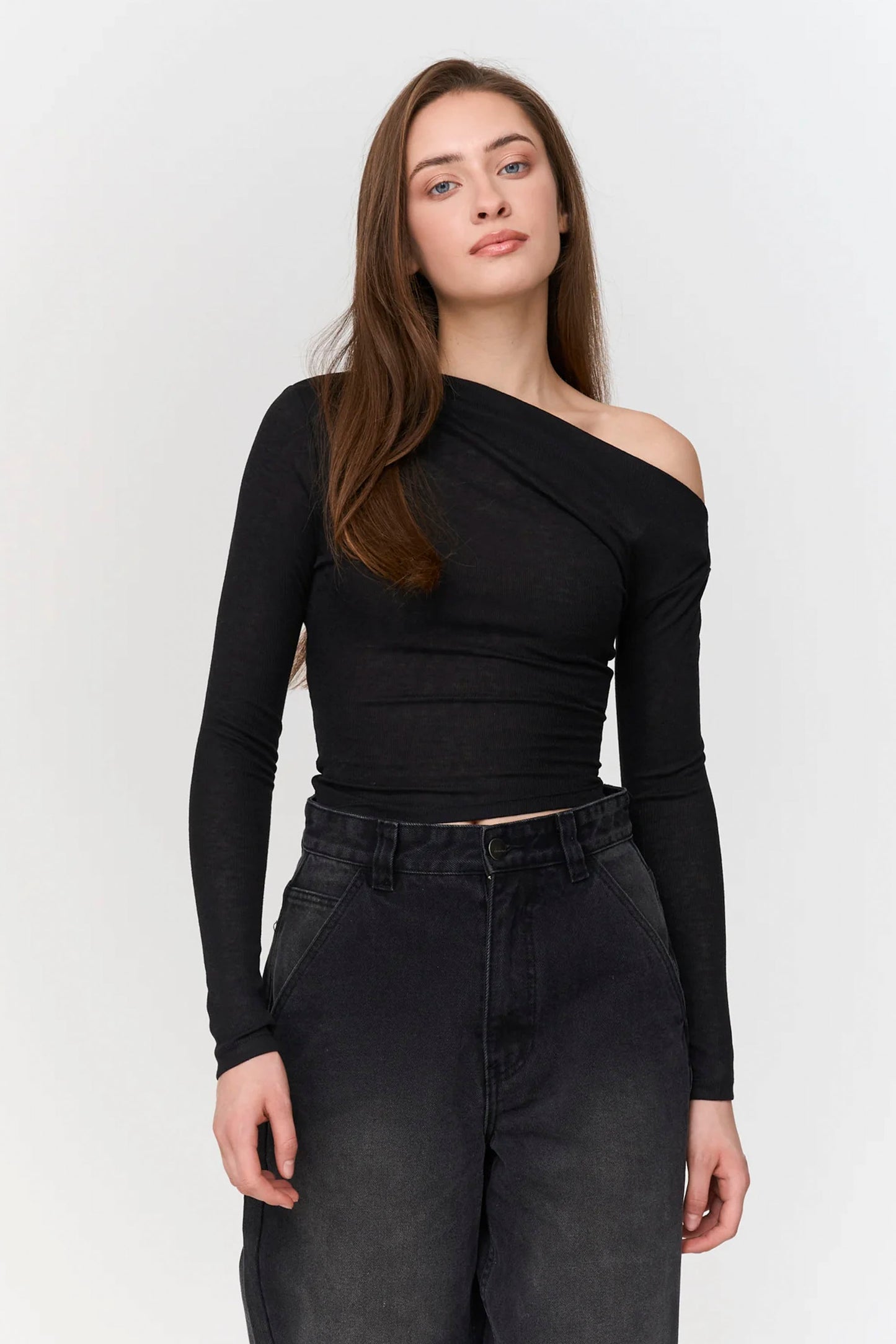 24 Colours Pukas Surf Shop black tee structured silhouette relaxed base layer