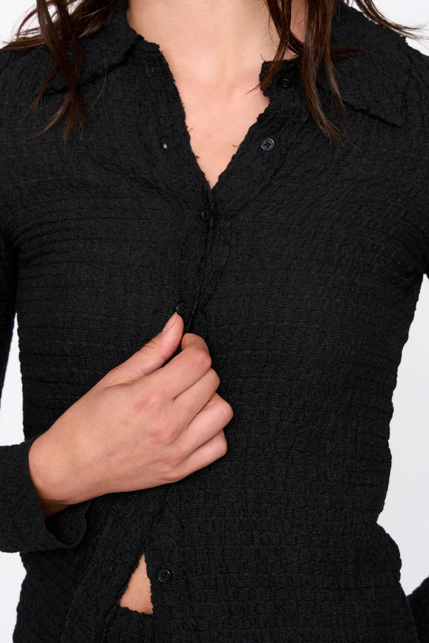 24 Colours Pukas Surf Shop black minimalist tee relaxed silhouette organic clean style