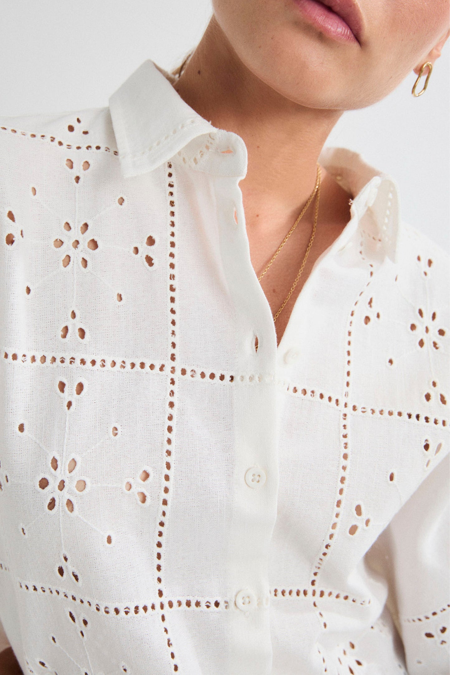 Pukas Surf Shop – Women's Mus & Bombon Java Shirt in White, front view