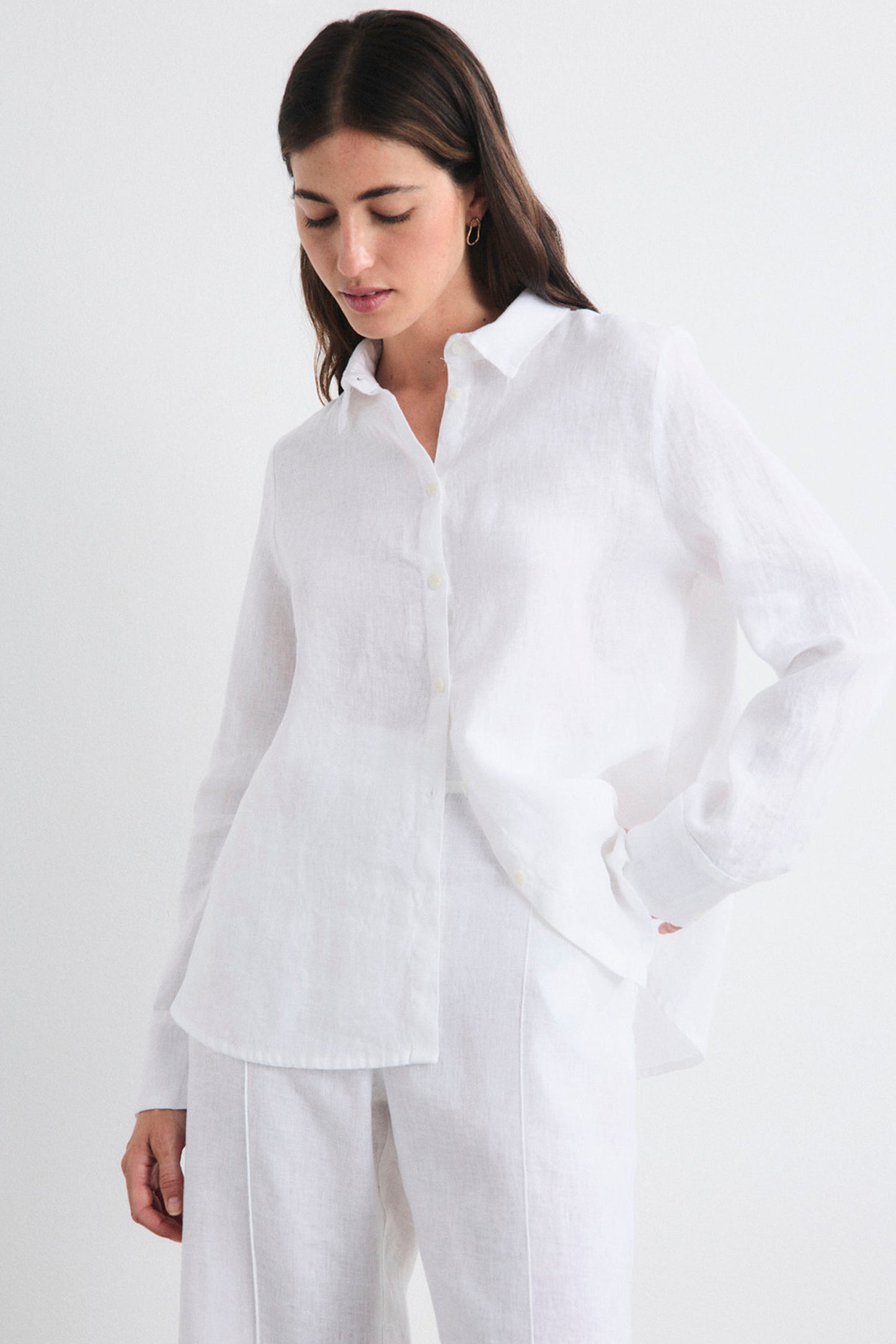 MUS & BOMBON Aurora white linen shirt for women - classic collar and button-front at Pukas Surf Shop