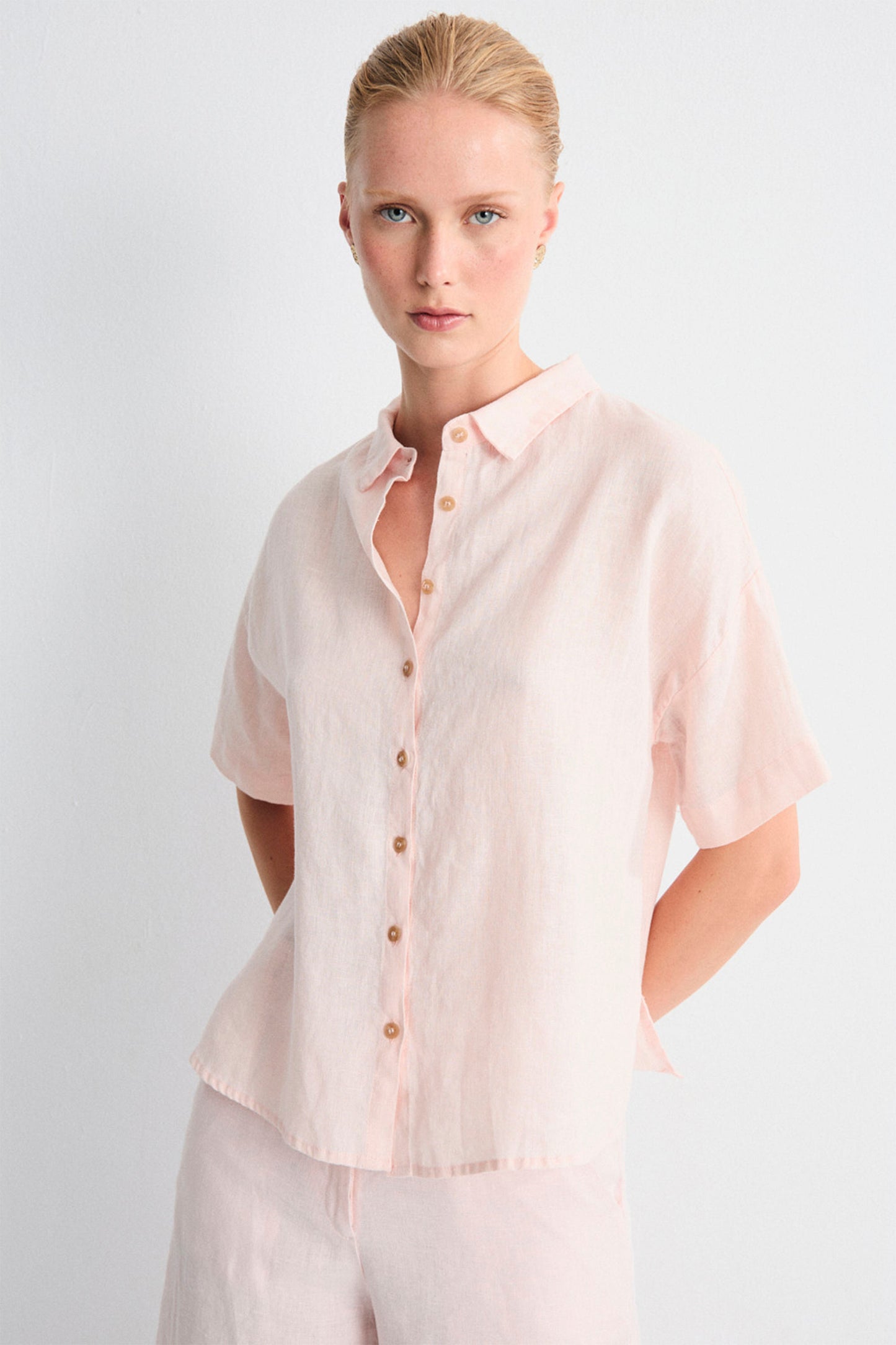 MUS & BOMBON Bobby pink linen shirt for women - relaxed fit front view at Pukas Surf Shop