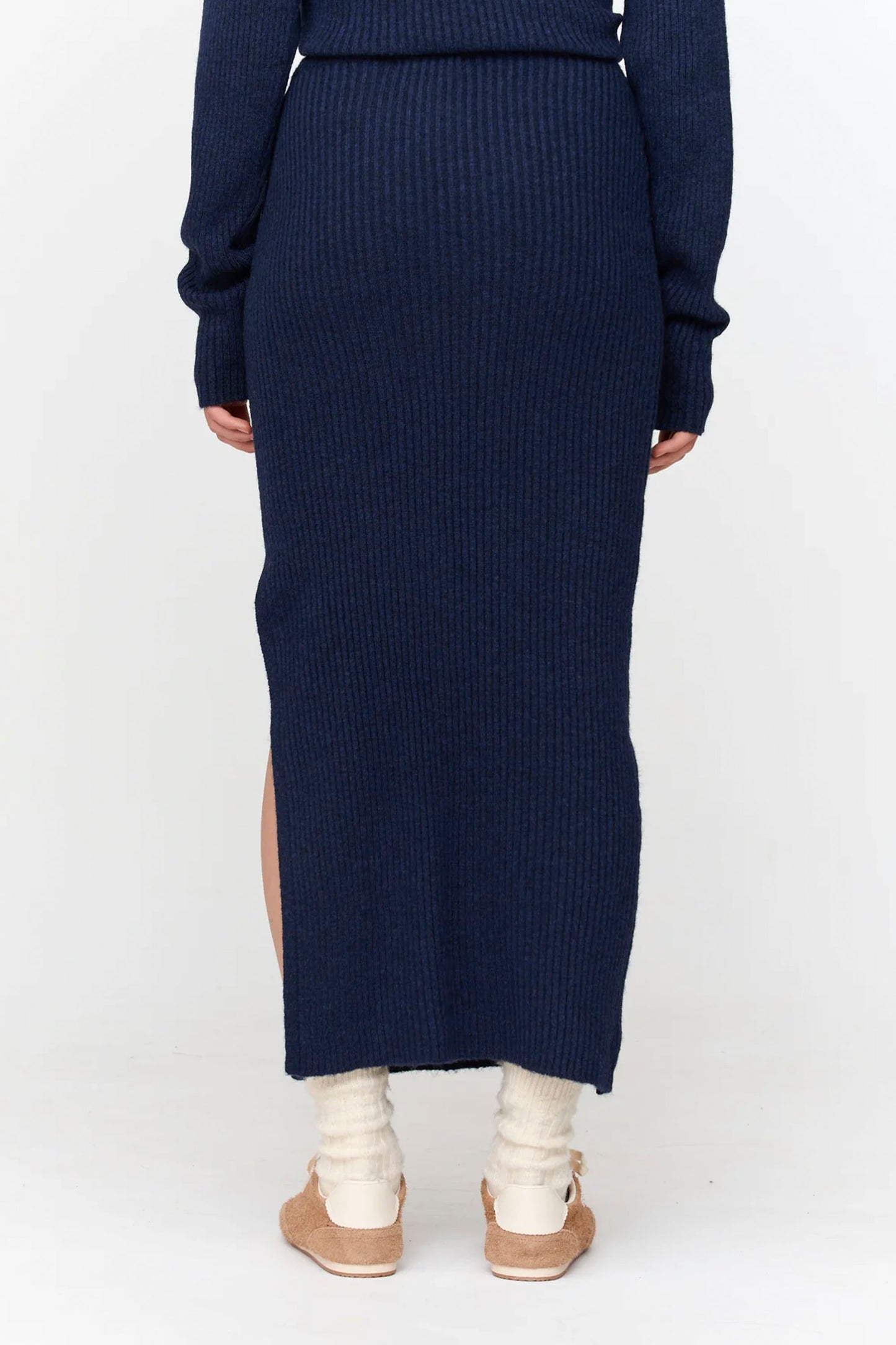 24 Colours Pukas Surf Shop midi skirt relaxed drape clean silhouette