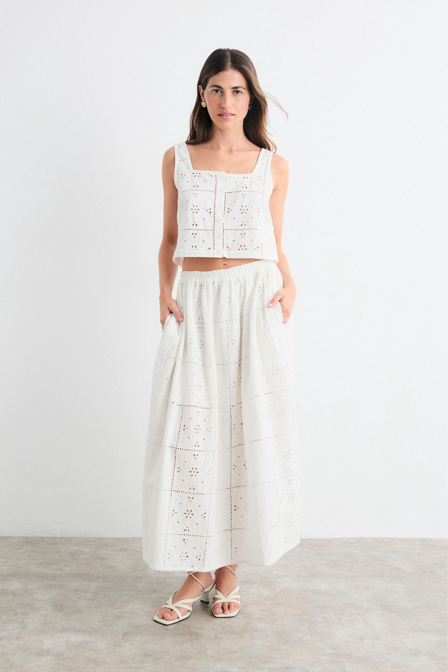 Pukas Surf Shop – Women's Mus & Bombon Java Skirt in White, front view
