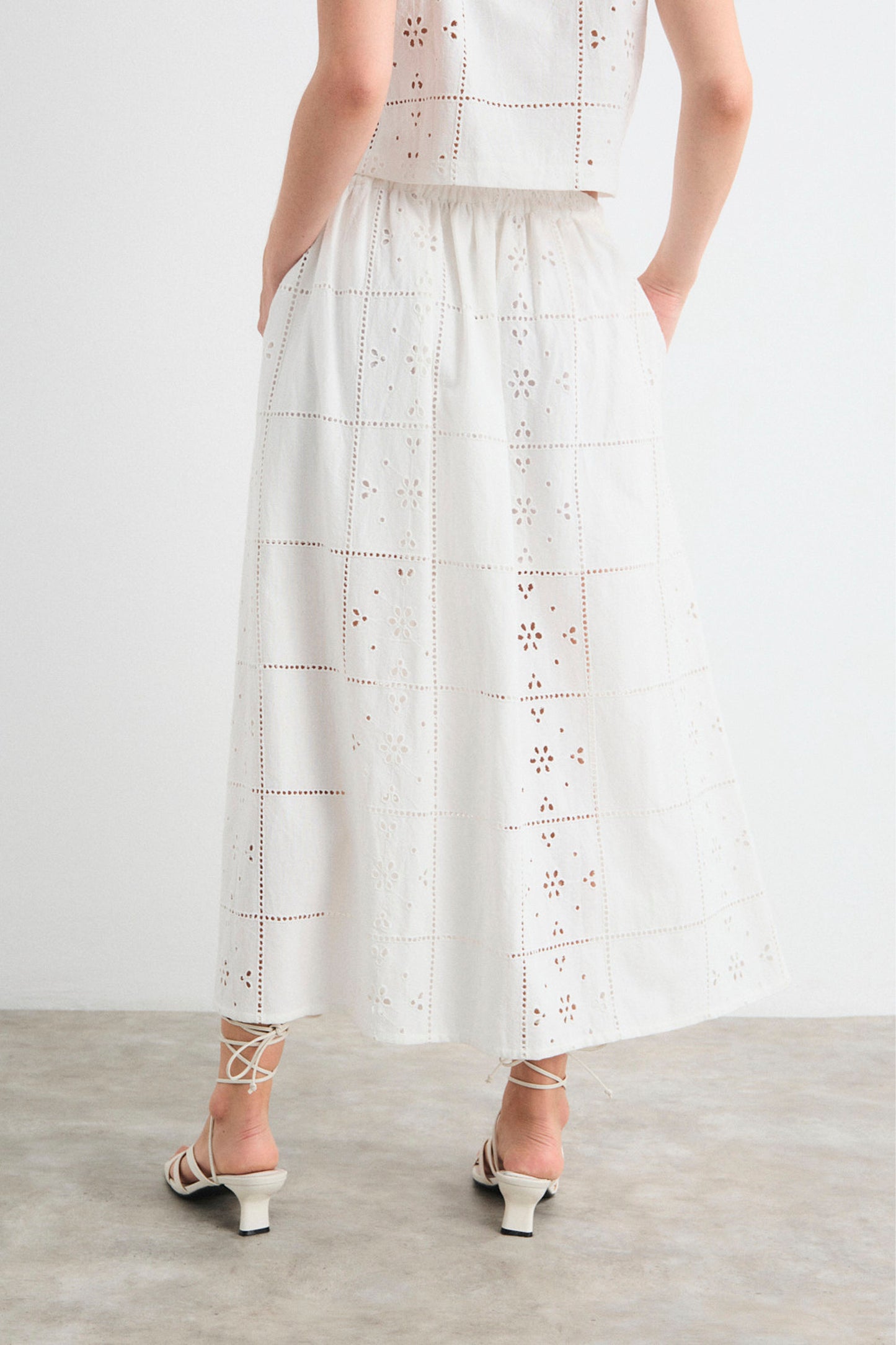 Pukas Surf Shop – Women's Mus & Bombon Java Skirt in White, front view