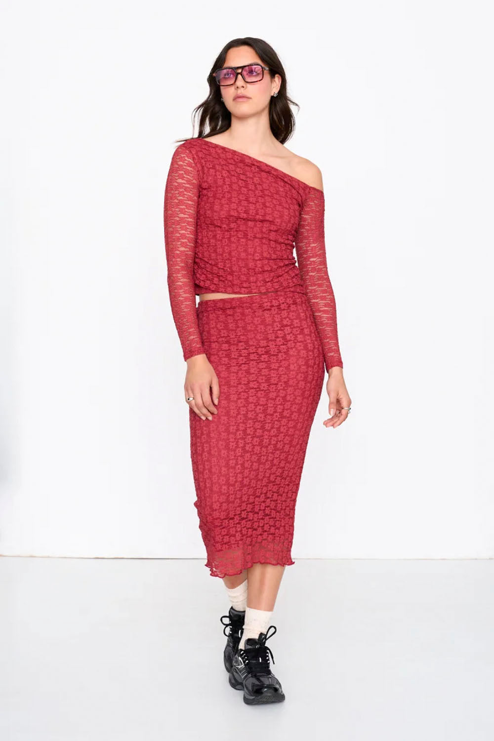 Pukas Surf Shop – 24Colours Asymmetric Lace Top in Bordeaux, feminine lace summer top with asymmetric hem
