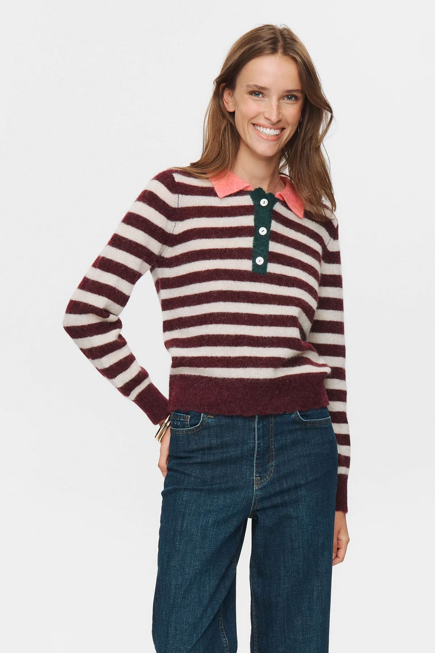 Pukas Surf Shop Woman wearing a striped sweater and blue jeans Nümph