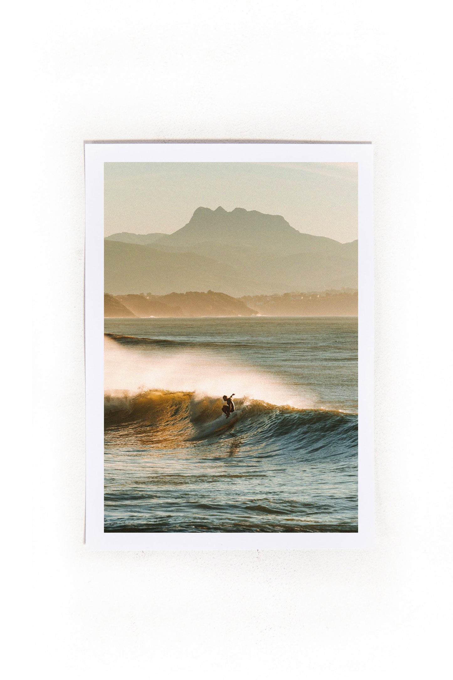 Pukas-Surf-Shop-crisarbizzu-aura
