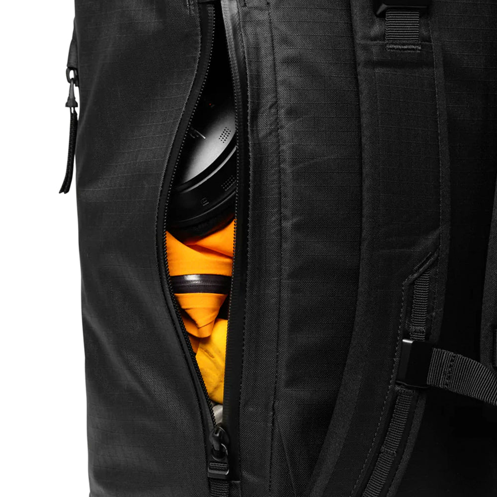 
                      
                        Db - ESSENTIAL ROLLTOP BACKPACK 32L
                      
                    