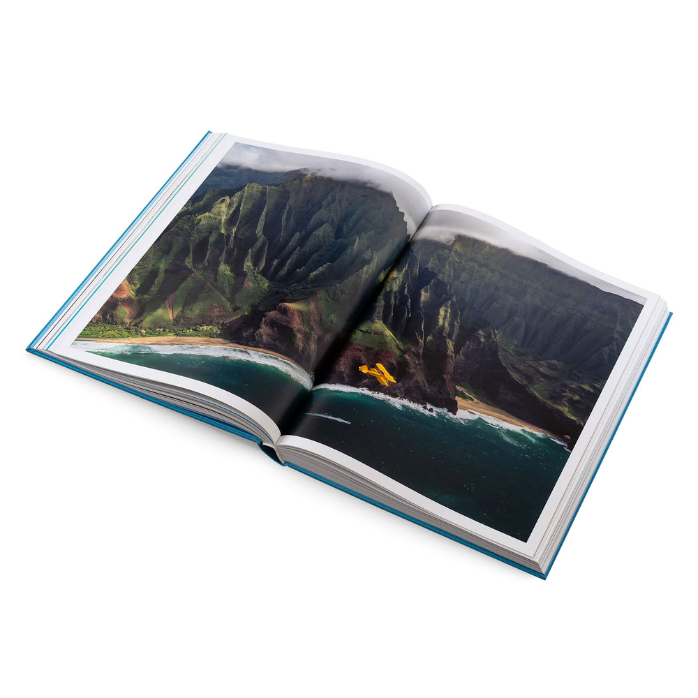 
                      
                        Pukas-Surf-Shop-geltalten-the-oceans-book
                      
                    