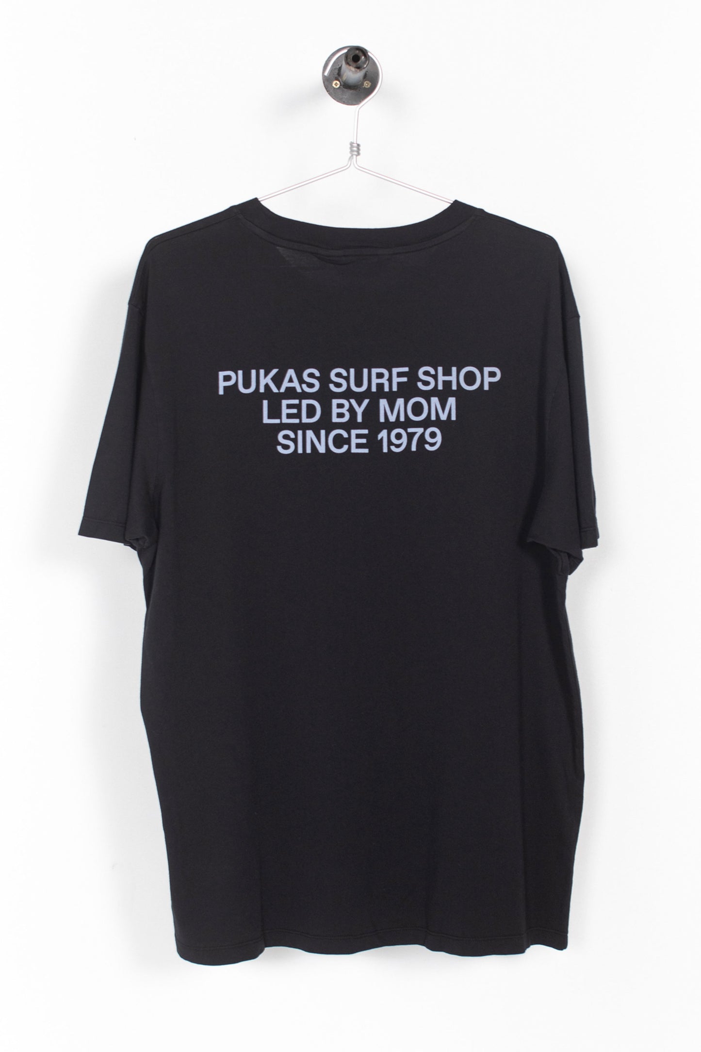 Pukas-Surf-Shop-led-by-mon-tee-black-1