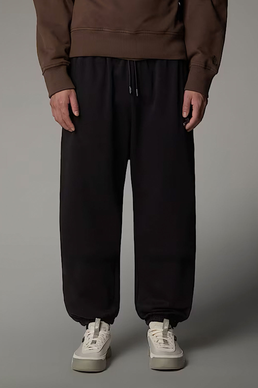 Pukas-Surf-Shop-man-Pant-The-North-Face-Essential-Relaxed-Straight-Black