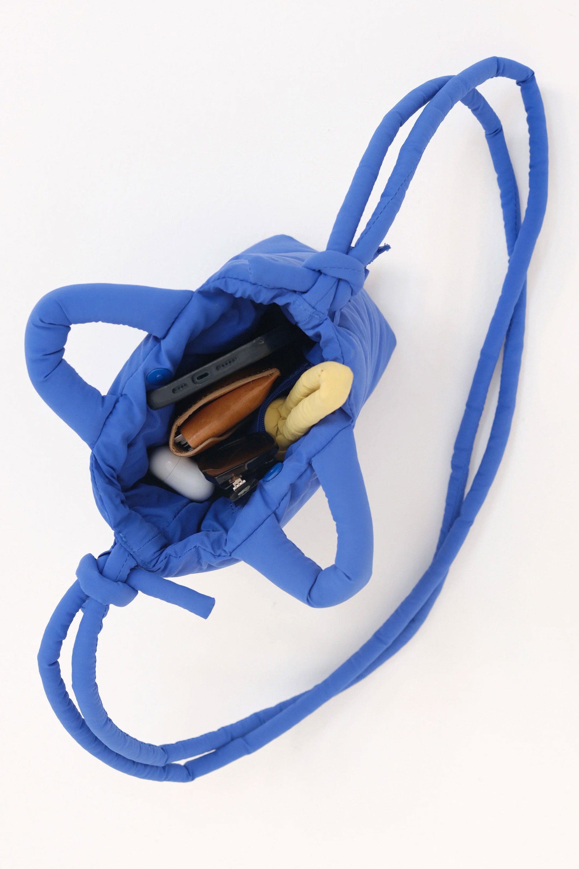OLEND MICRO ONA SOFT BAG コバルトブルー ÖLEND - MICRO ONA SOFT BAG - COBALT BLUE | Shop at PUKAS