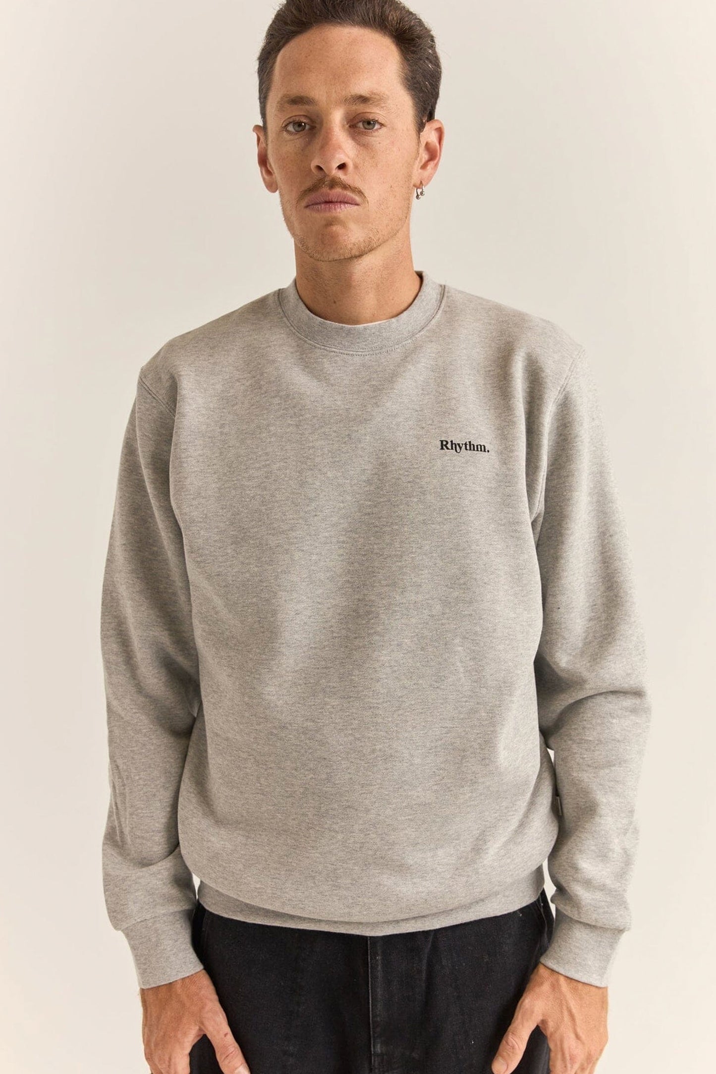 RHYTHM - BRAND FLEECE CREW - GREY HEATHER