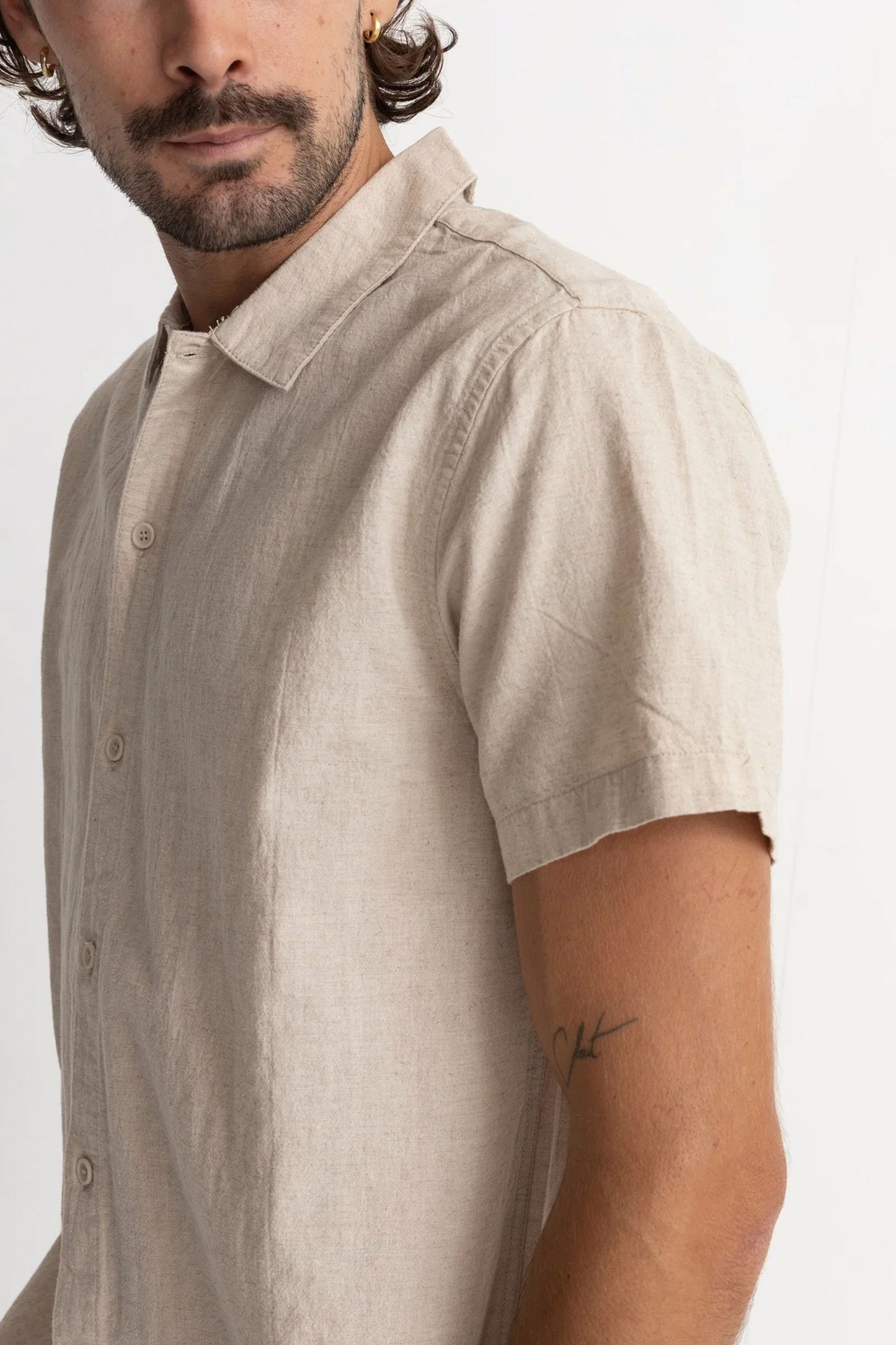 Pukas-Surf-Shop-rhythm-man-classic-linen-shirt-sand