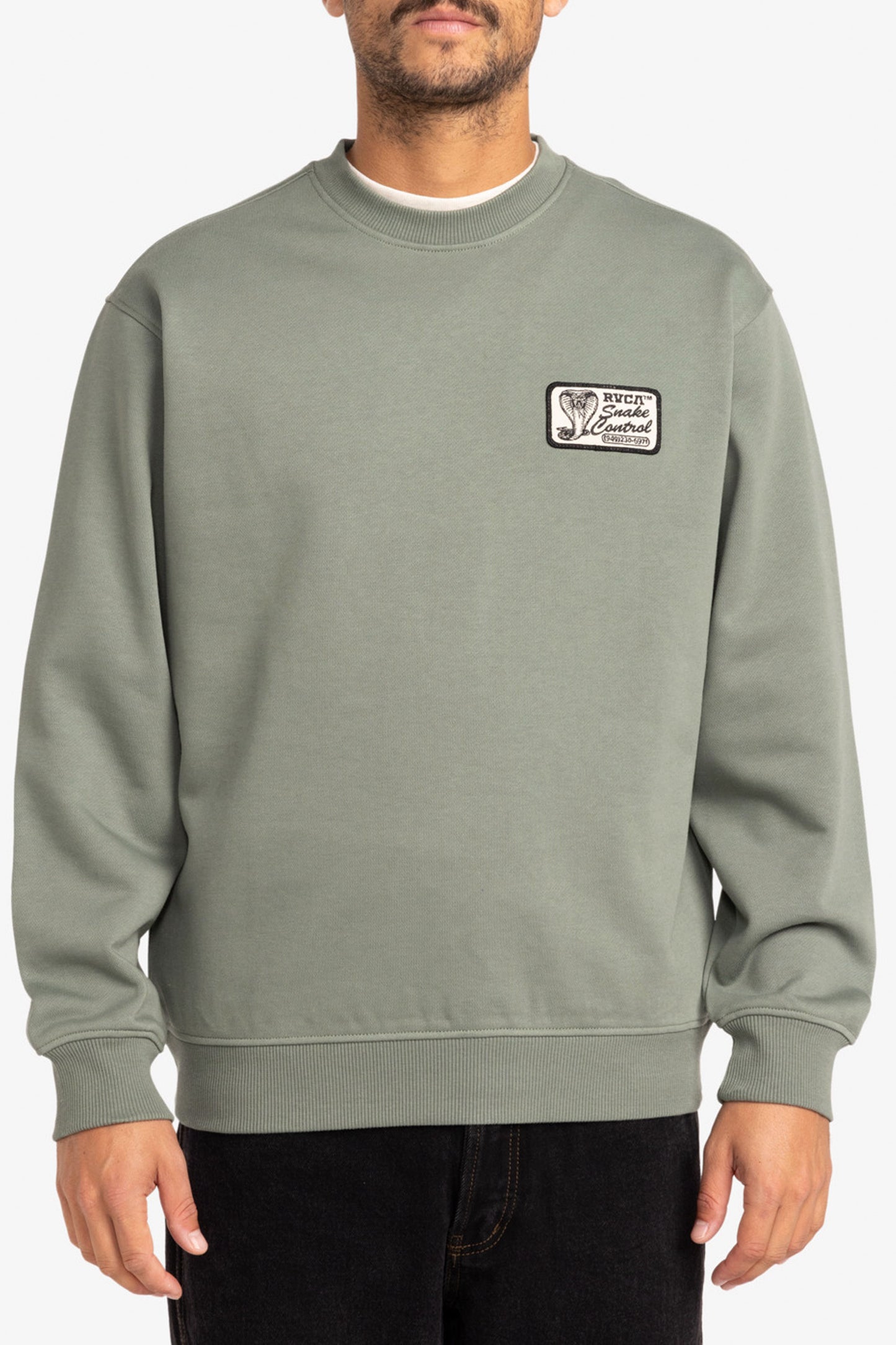 Pukas-Surf-Shop-rvca-man-hoodie-cobra-service-jade-1