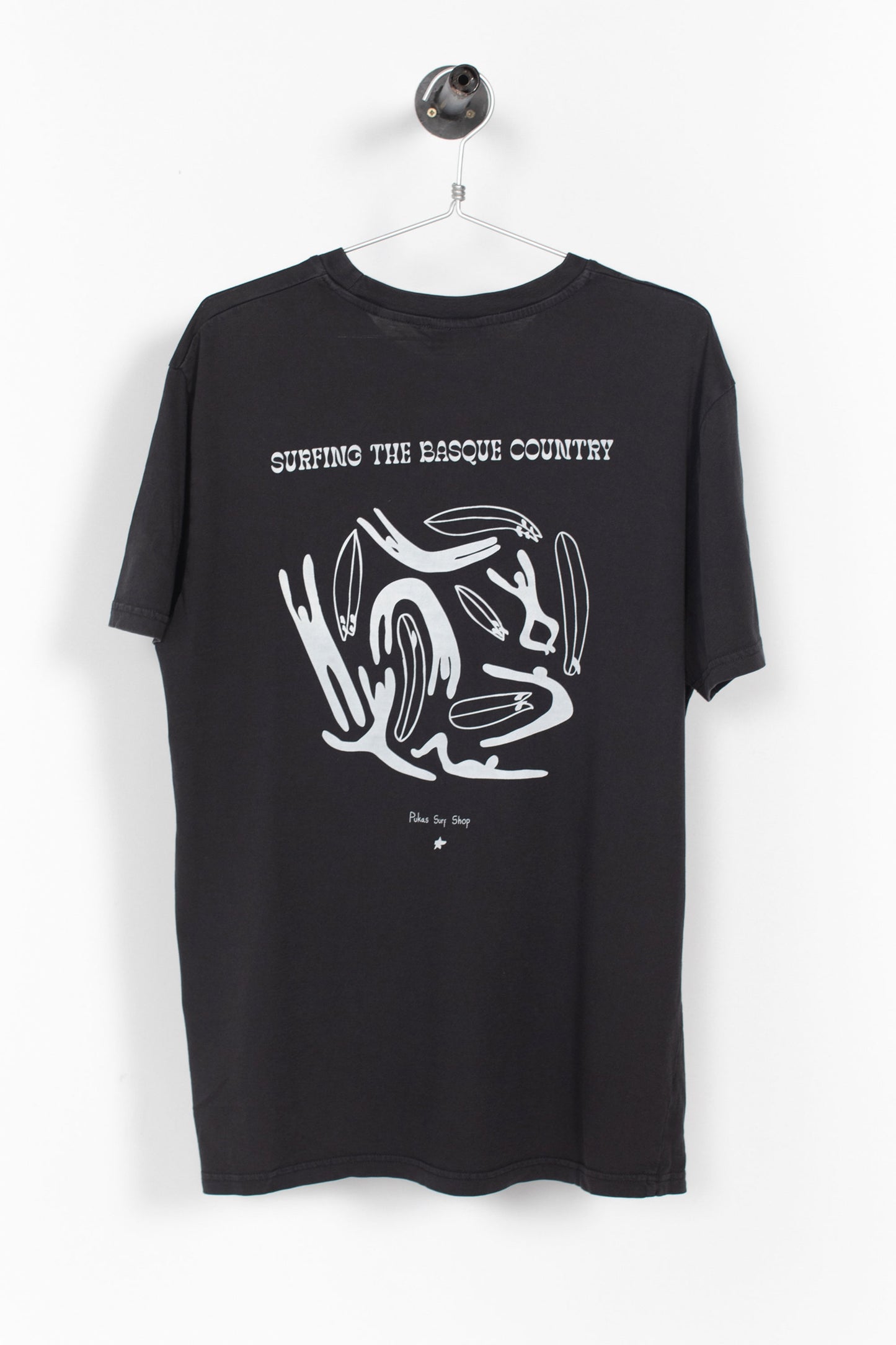 Pukas-Surf-Shop-surfing-the-basque-country-corrientes-tee-man-tee-1