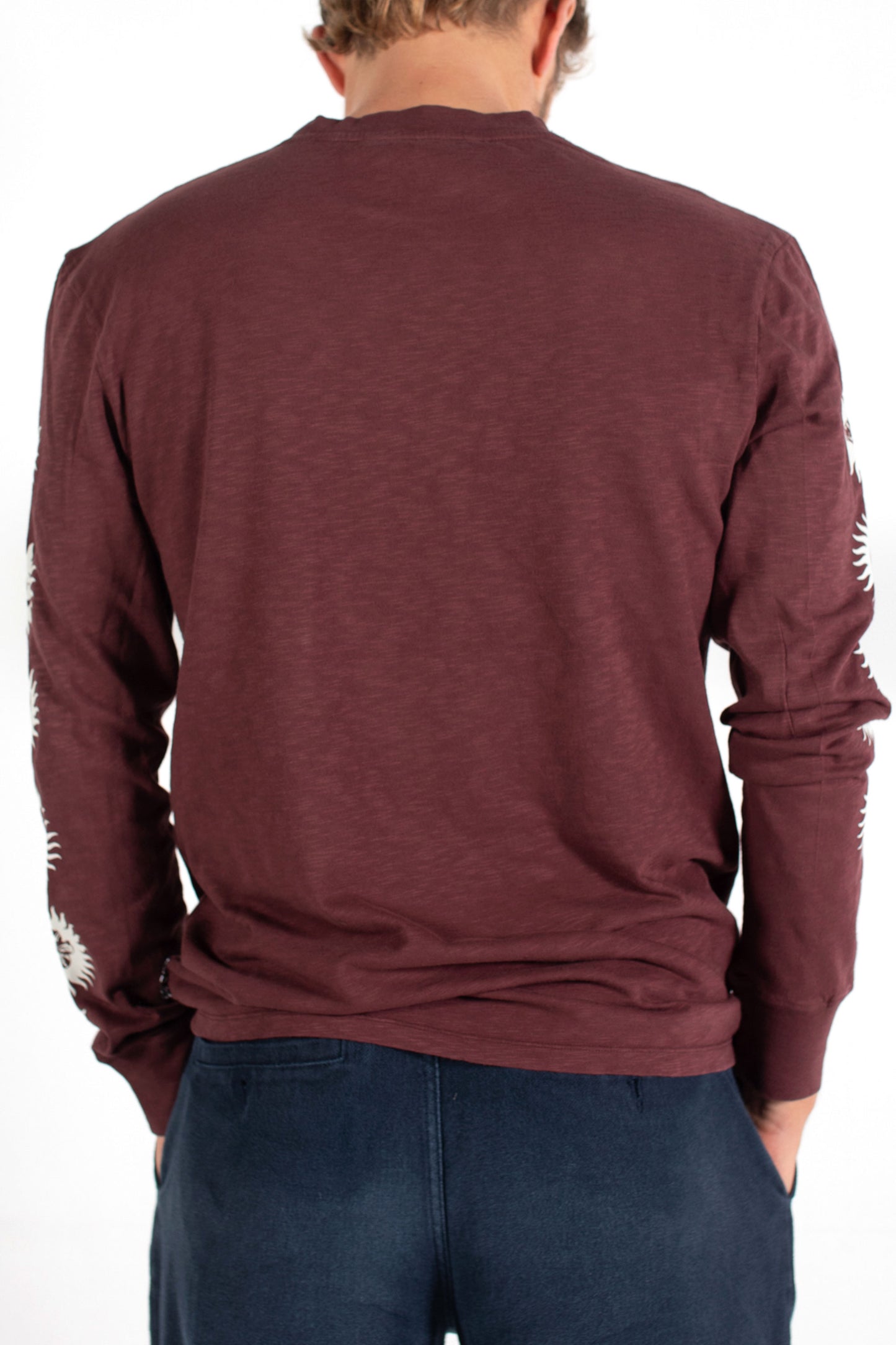 Pukas-Surf-Shop-surfing-the-basque-country-tee-burgundy-5-shells