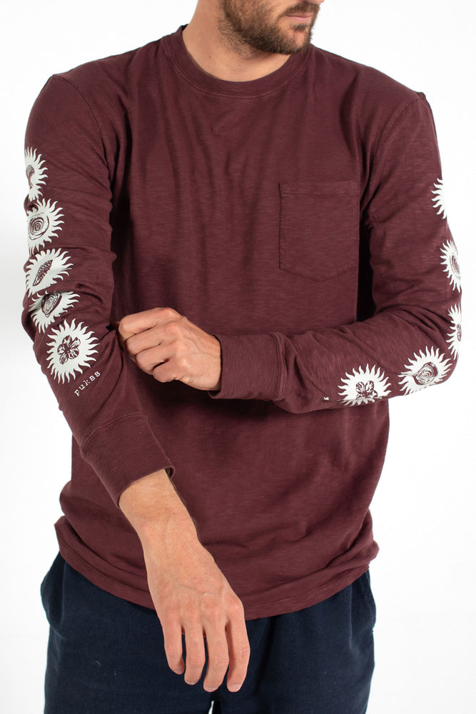 Pukas-Surf-Shop-surfing-the-basque-country-tee-burgundy-5-shells