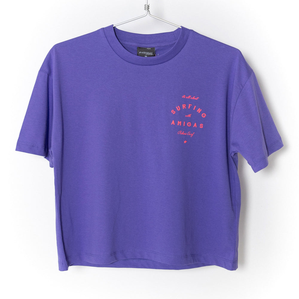 
                      
                        Pukas-Surf-Shop-surfing-with-amigas-tee-woman-purple
                      
                    