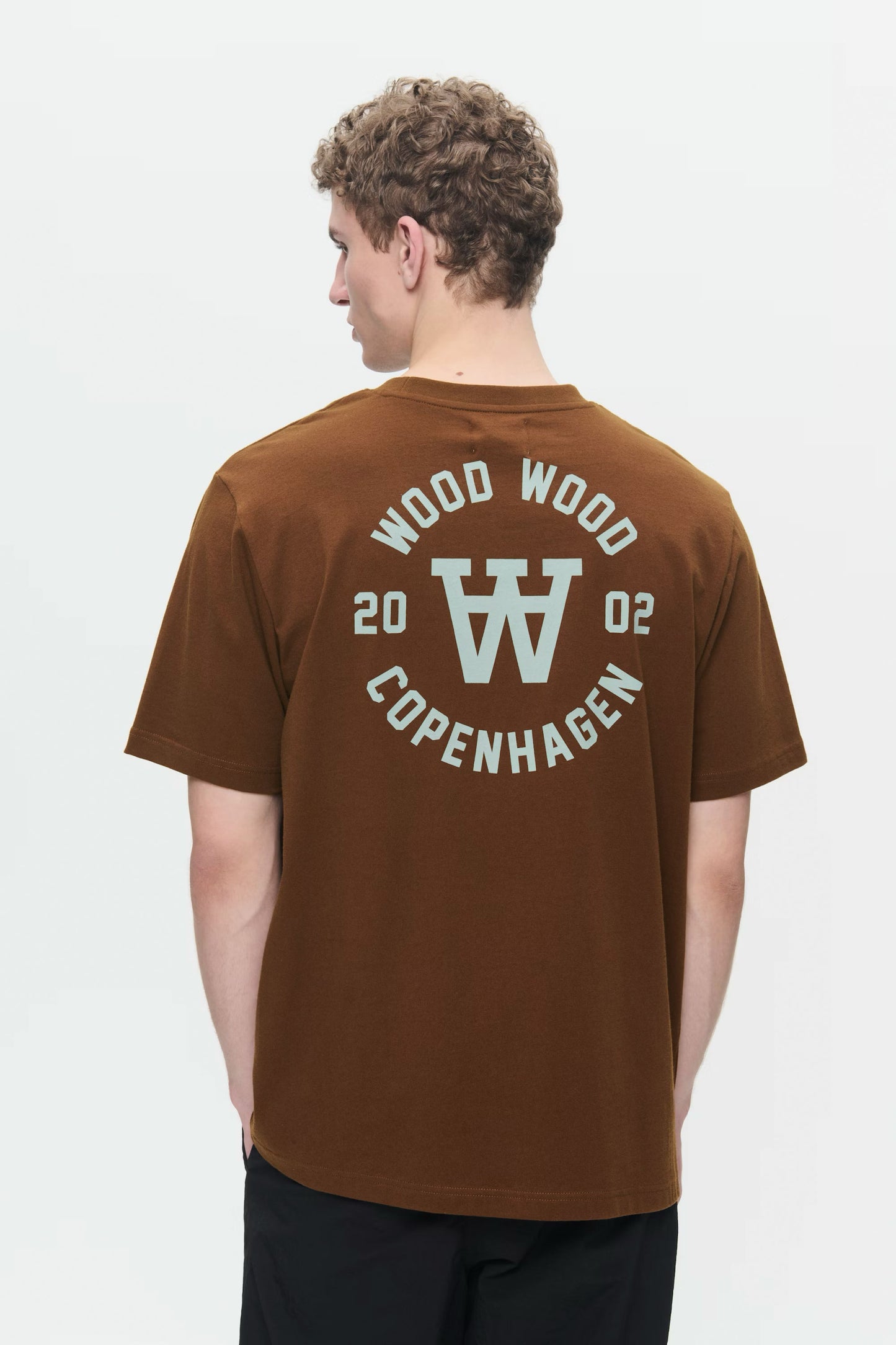 Pukas-Surf-Shop-tee-Man-Wood-Wood-WWAsa-Pointing-Soil